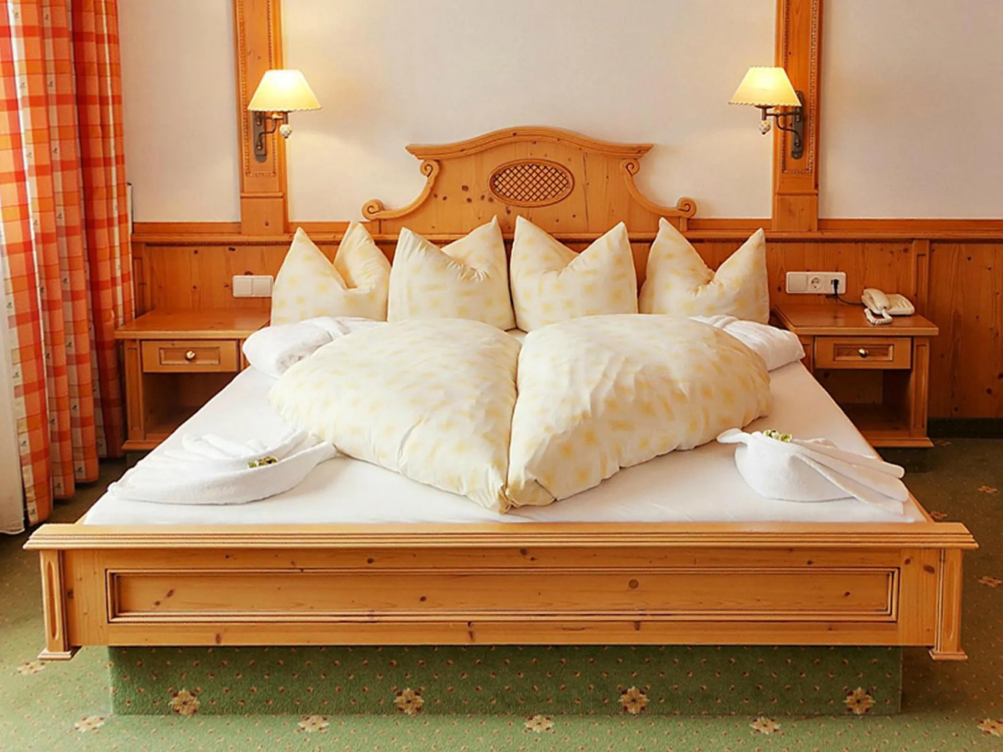Photo of the whole room, Bed in Alpenhotel Tirolerhof