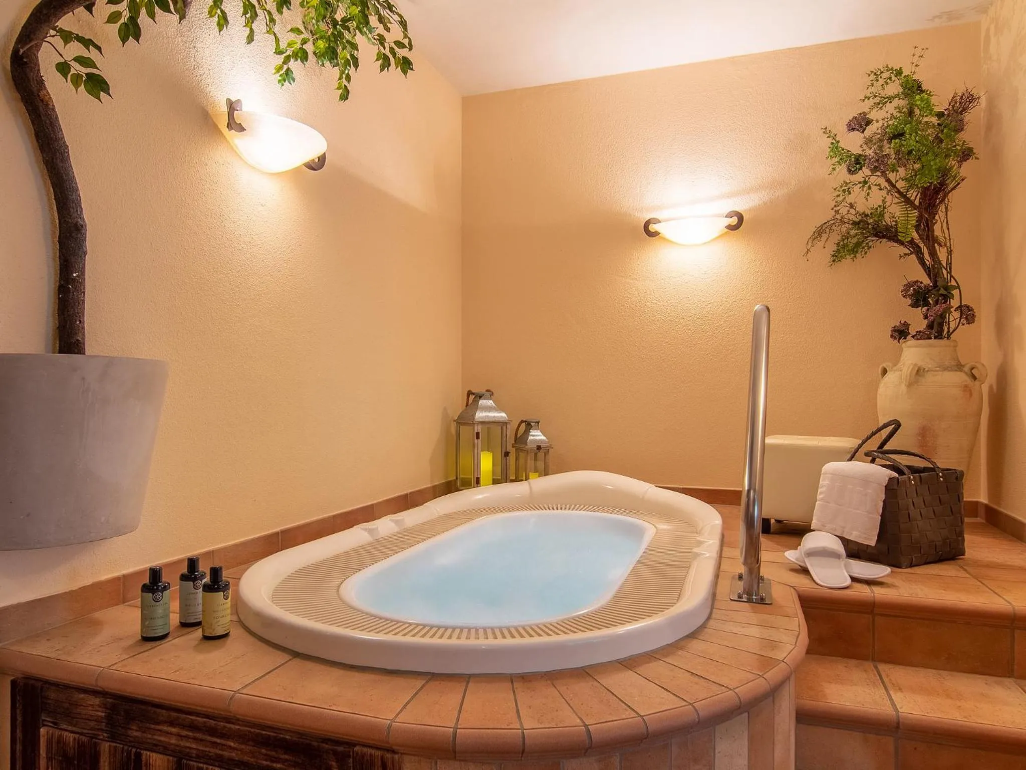 Hot Tub in Alpenhotel Tirolerhof