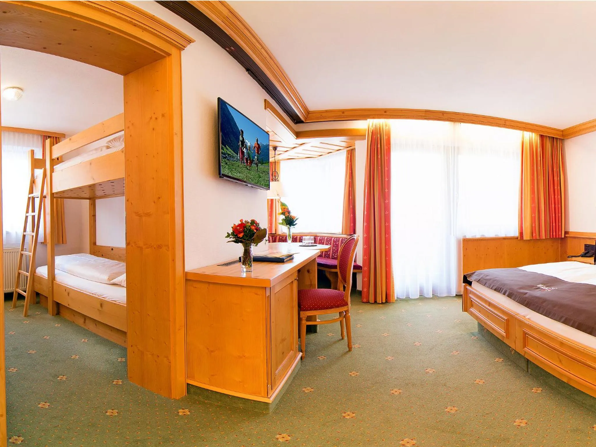 Bedroom, Bed in Alpenhotel Tirolerhof