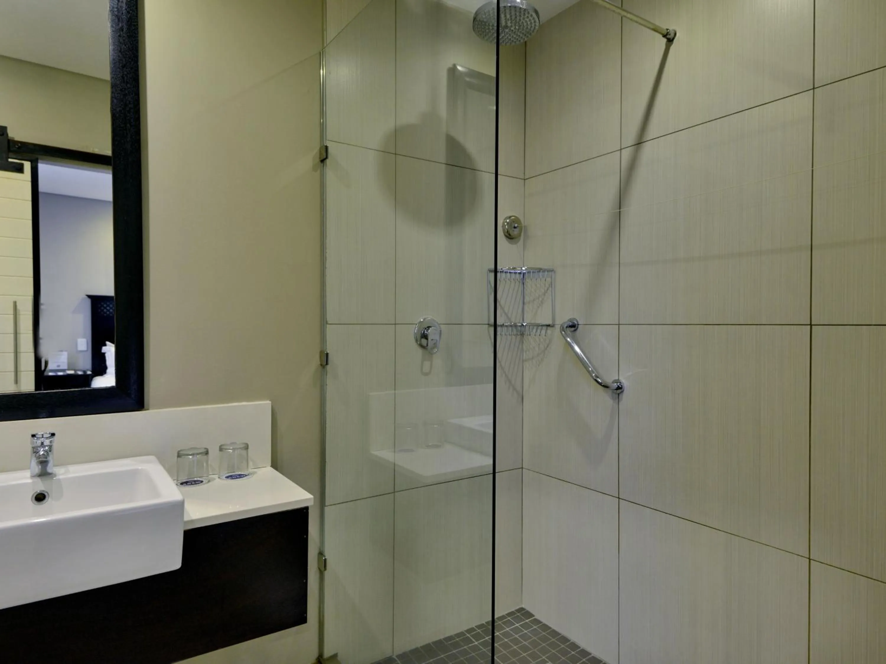 Shower in ANEW Hotel Witbank Emalahleni