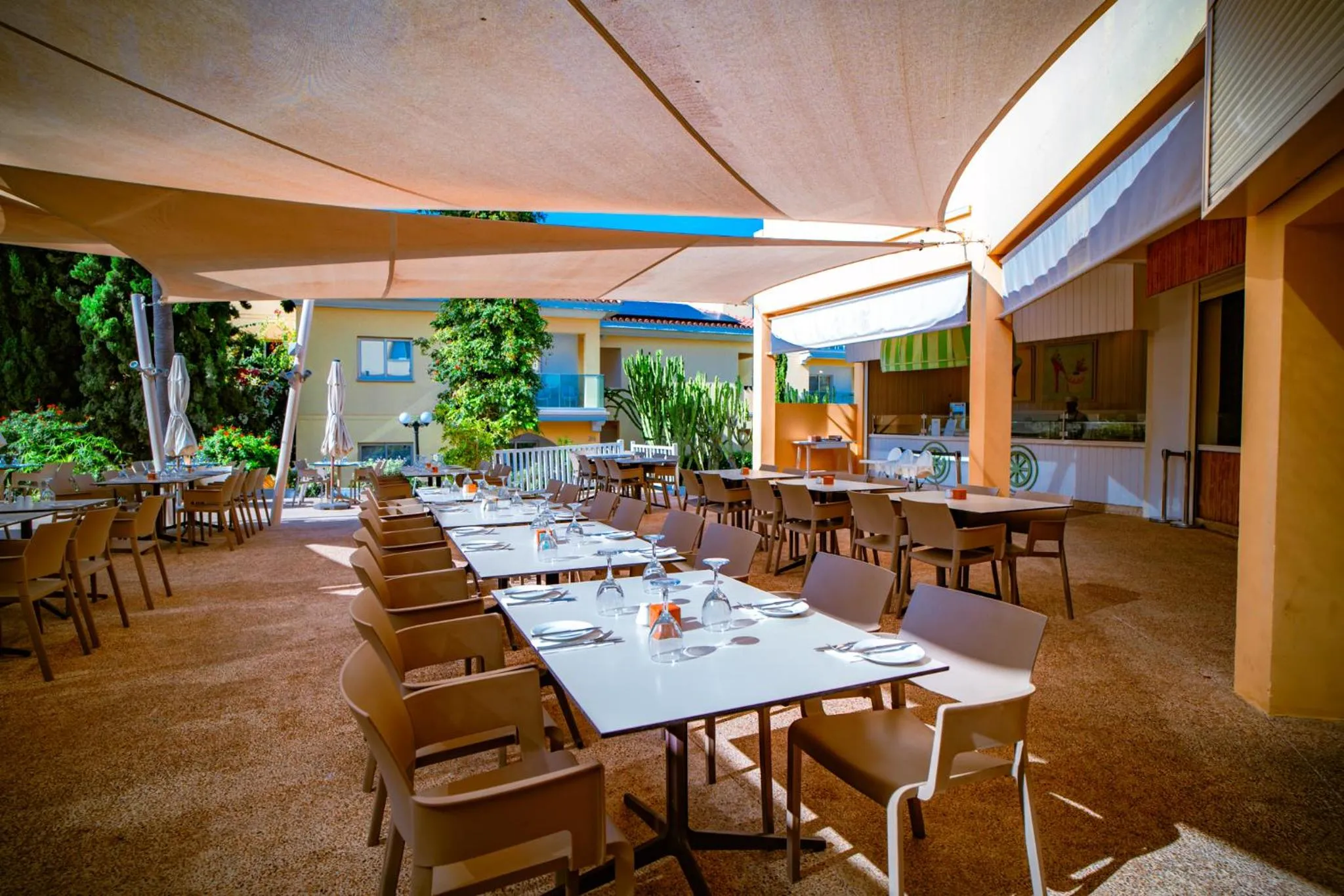 Restaurant/places to eat in Malama Beach Holiday Village