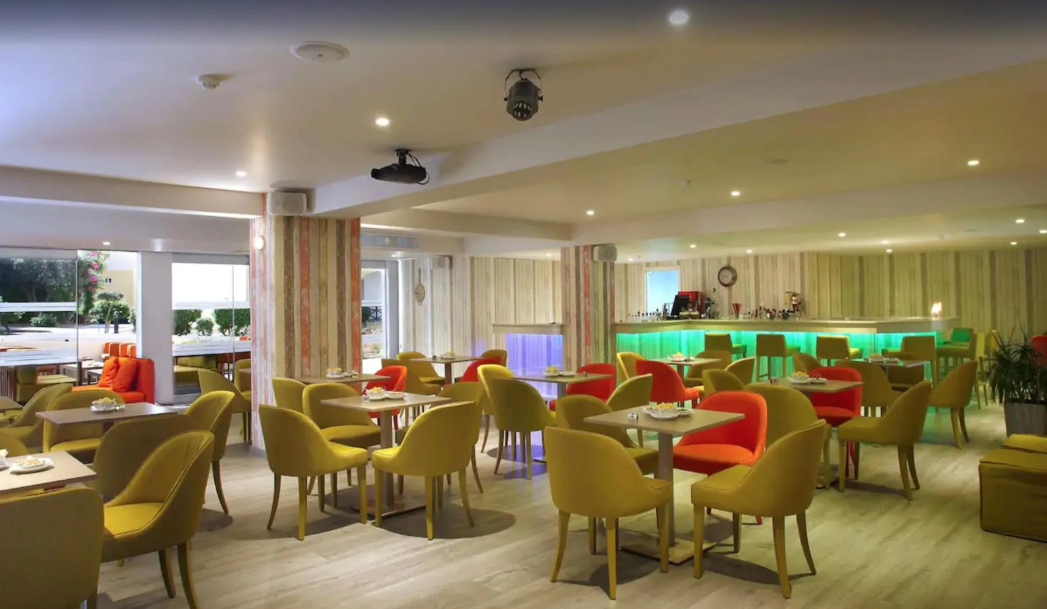 Lounge or bar in Malama Beach Holiday Village