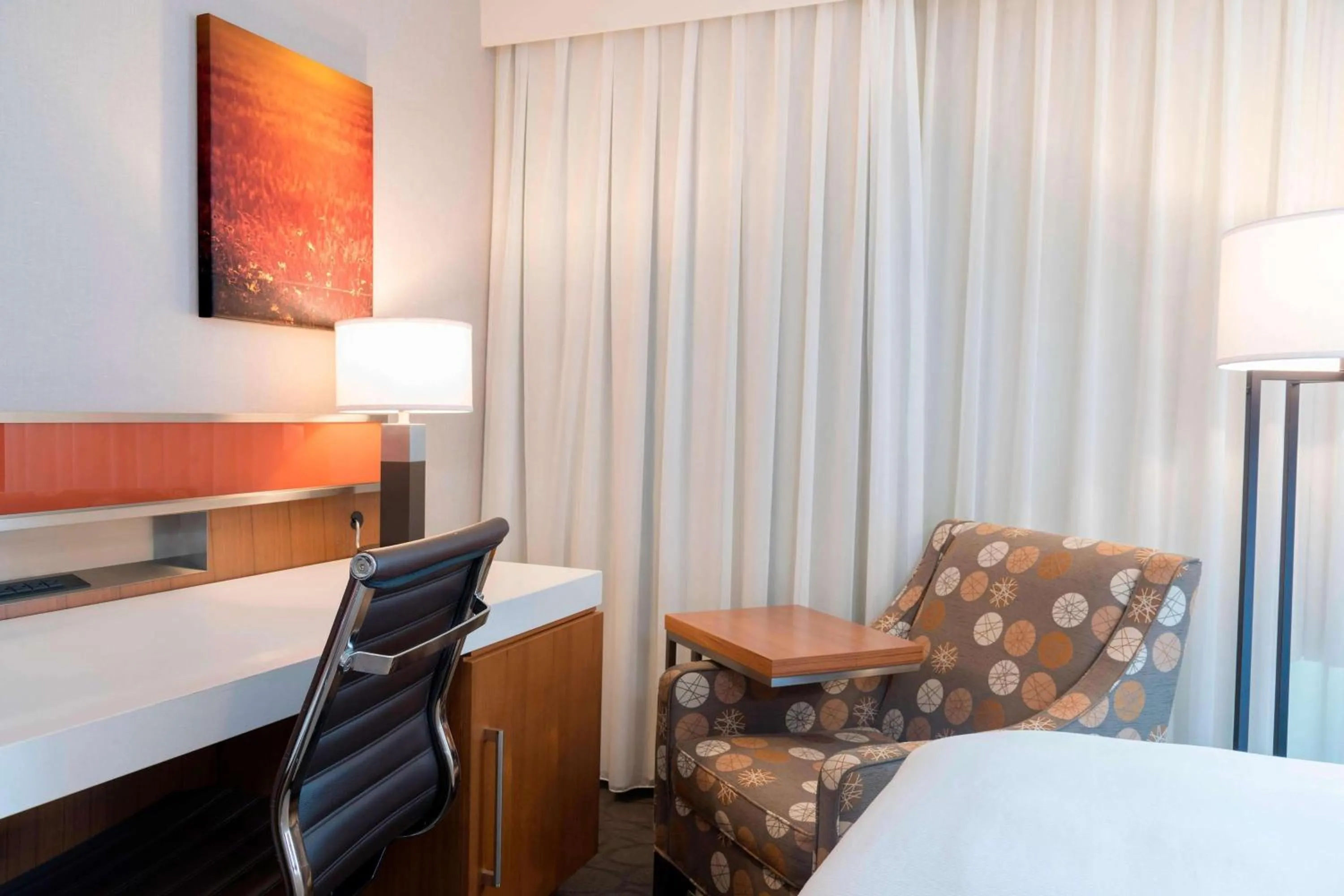 Bedroom, Bed in Delta Hotels by Marriott Grand Rapids Airport