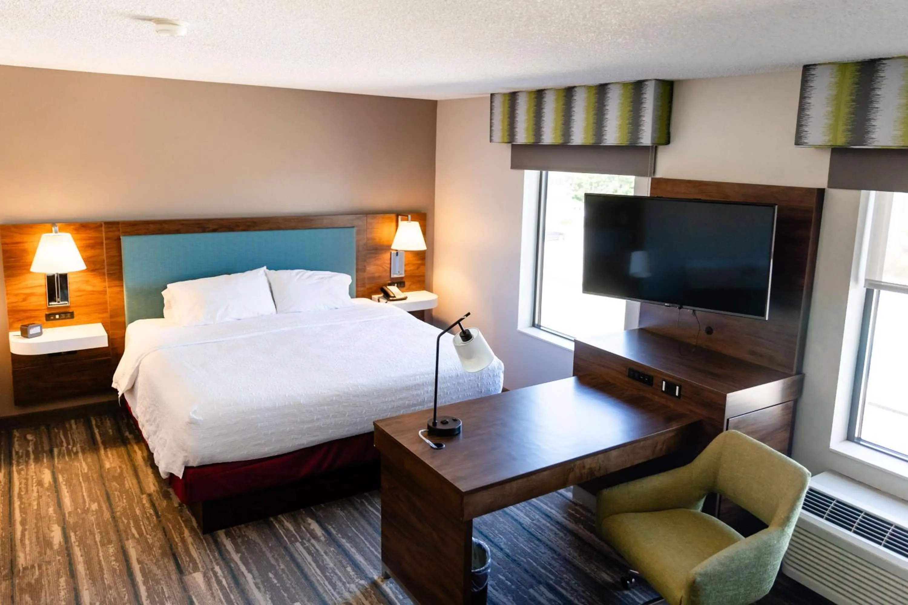 Bedroom, Bed in Hampton Inn & Suites Scottsbluff