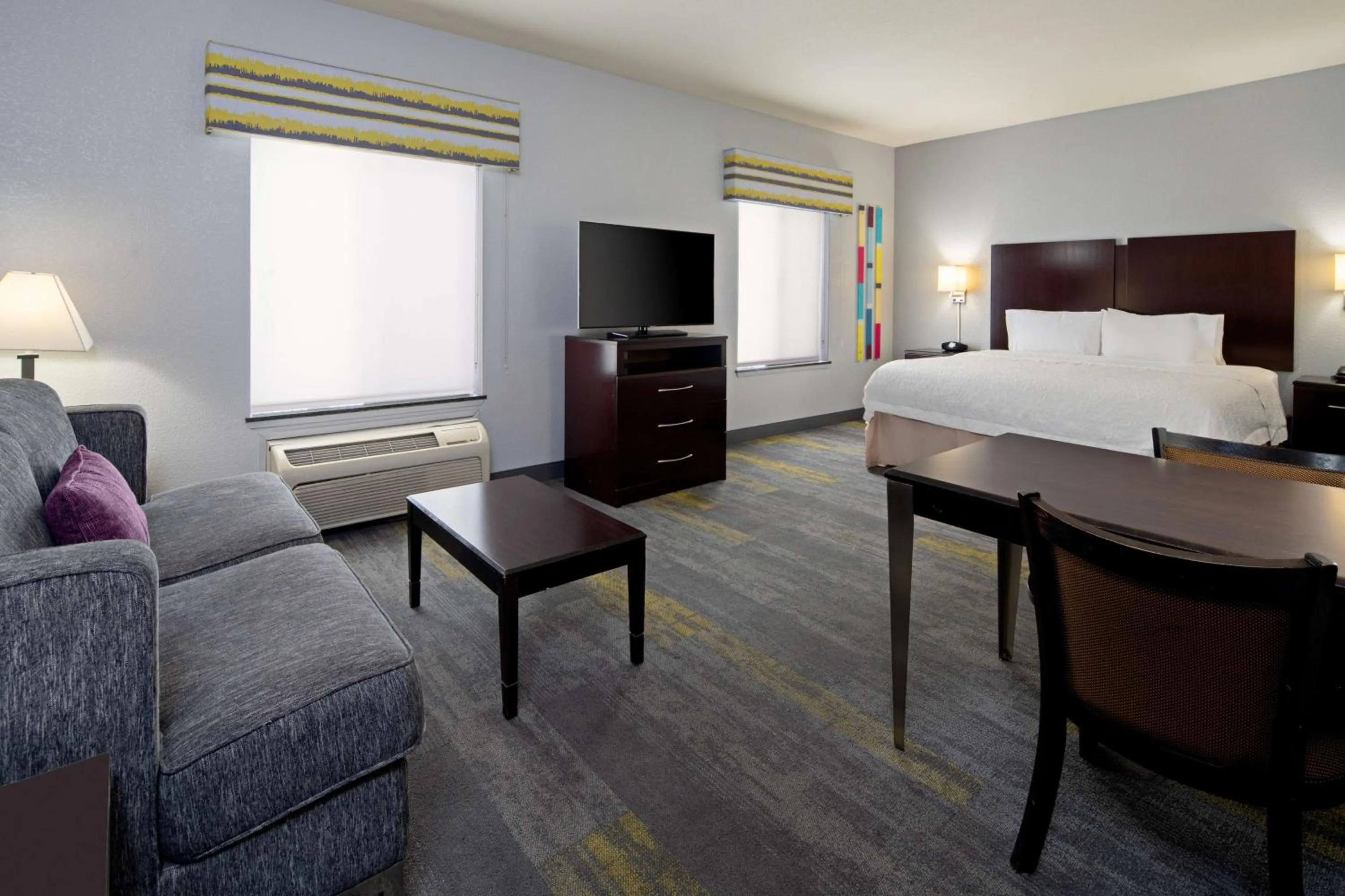 Bedroom, Bed in Hampton Inn and Suites Bakersfield / Highway 58