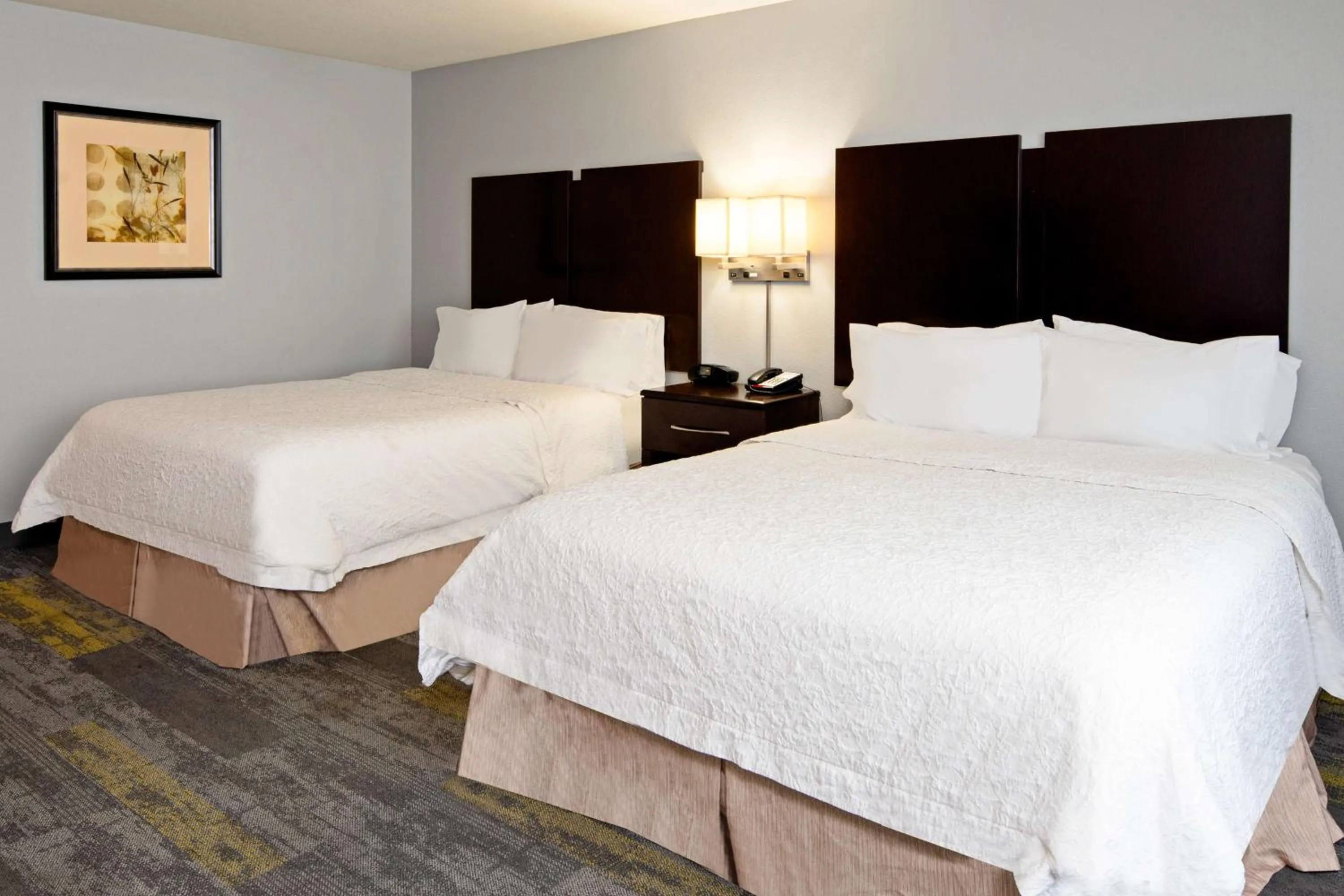 Bed in Hampton Inn and Suites Bakersfield / Highway 58