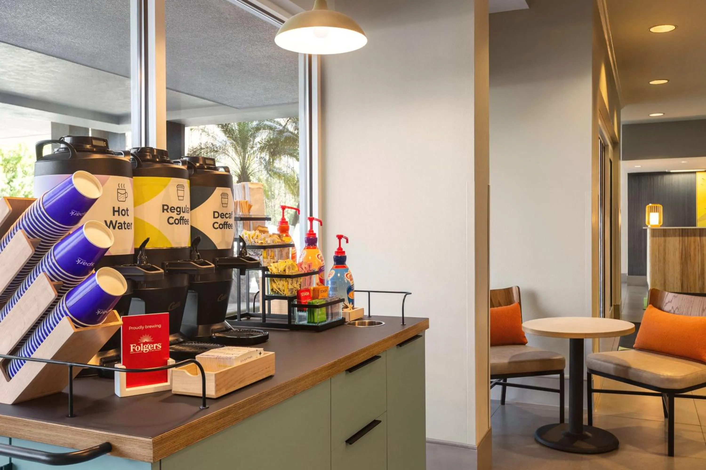 Lobby or reception in Country Inn & Suites by Radisson Near Universal