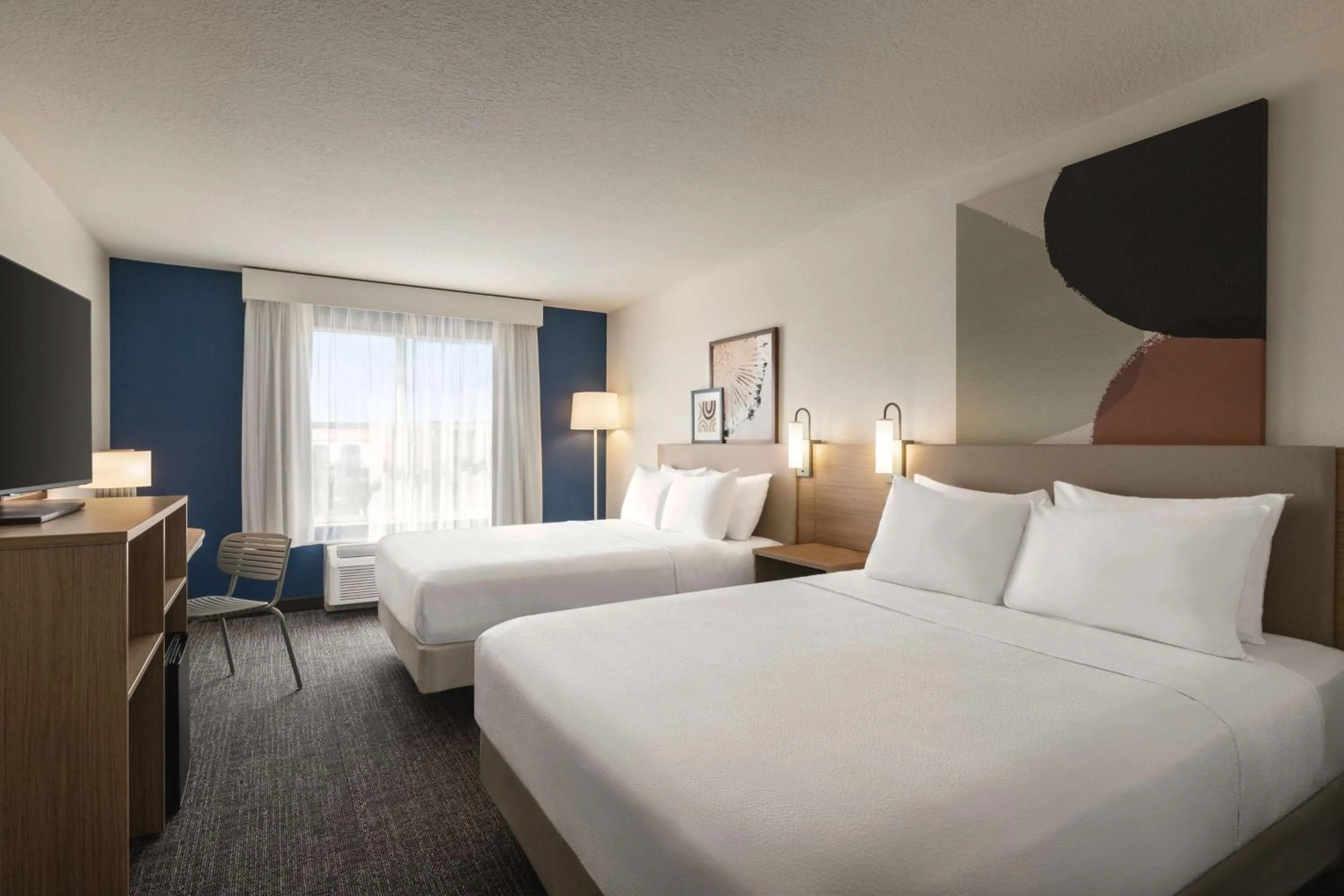 Bed in Country Inn & Suites by Radisson Near Universal