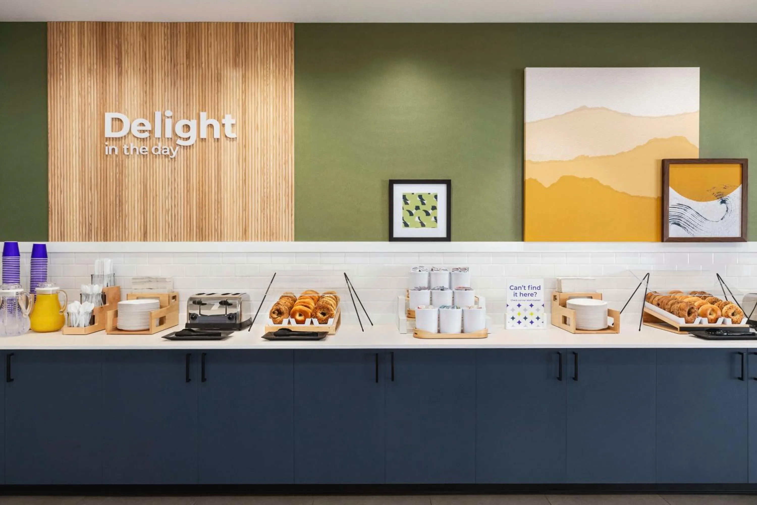 Breakfast in Country Inn & Suites by Radisson Near Universal