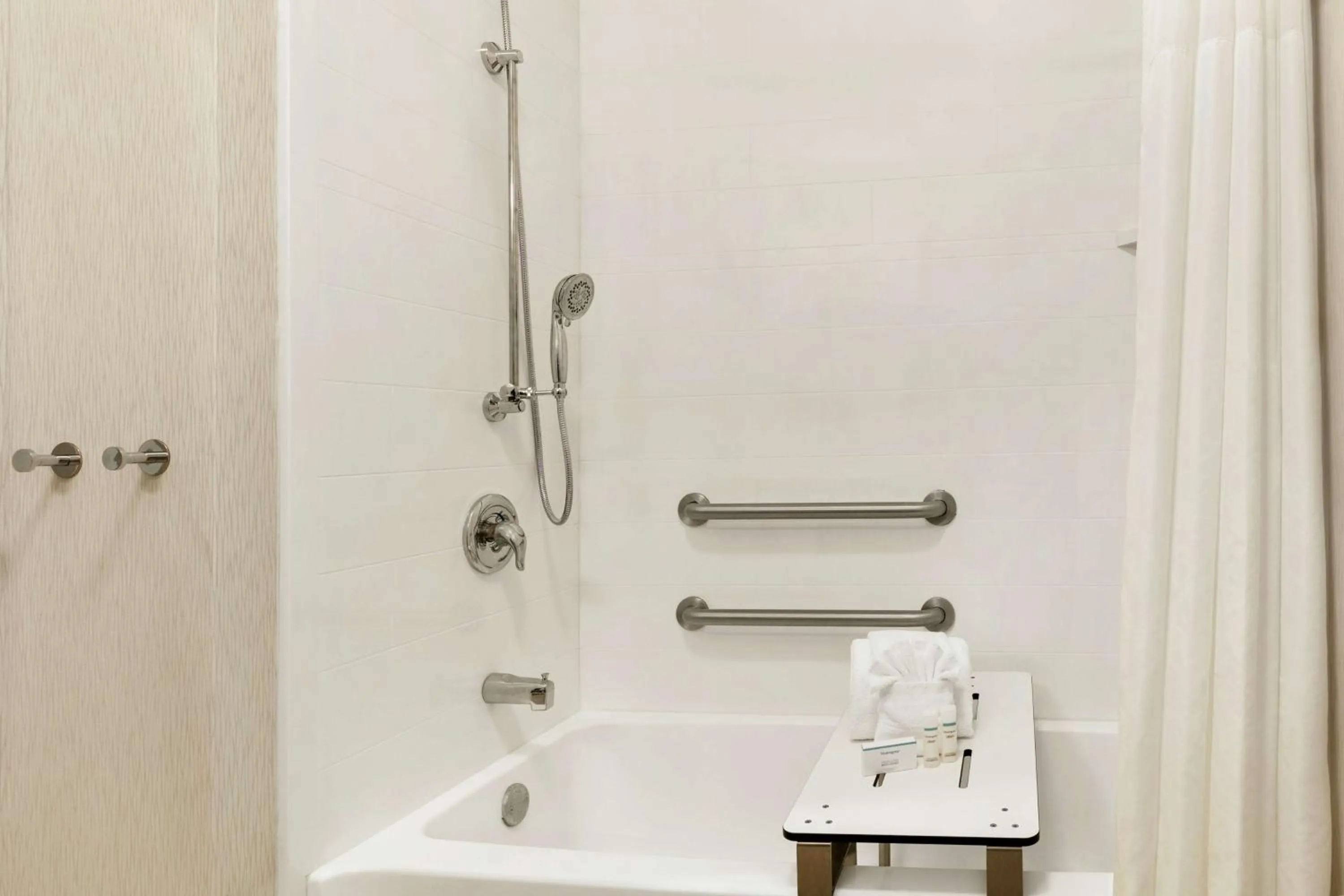 Bathroom in Hampton Inn Binghamton/Johnson City