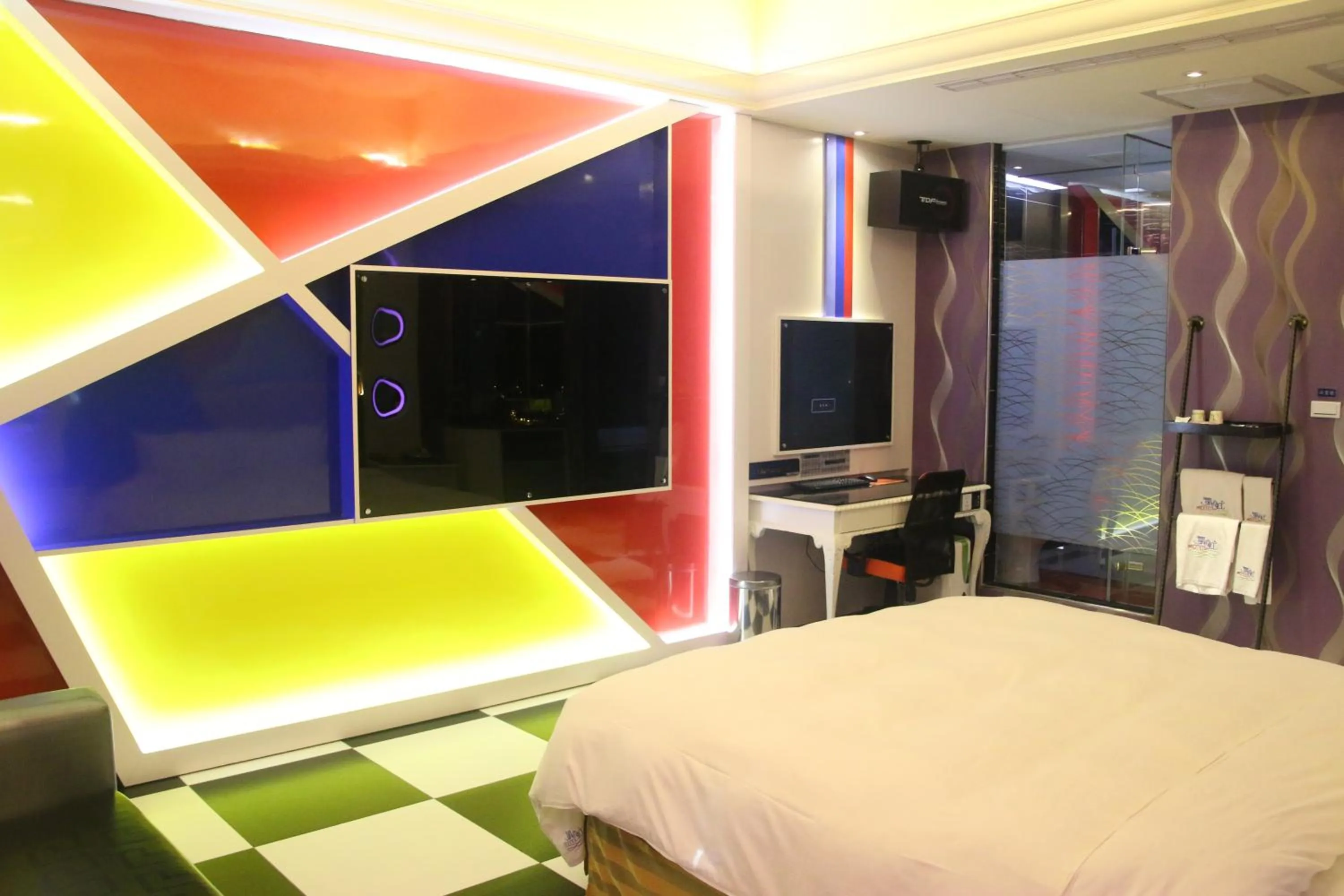 Bed in Kai-Hong Motel