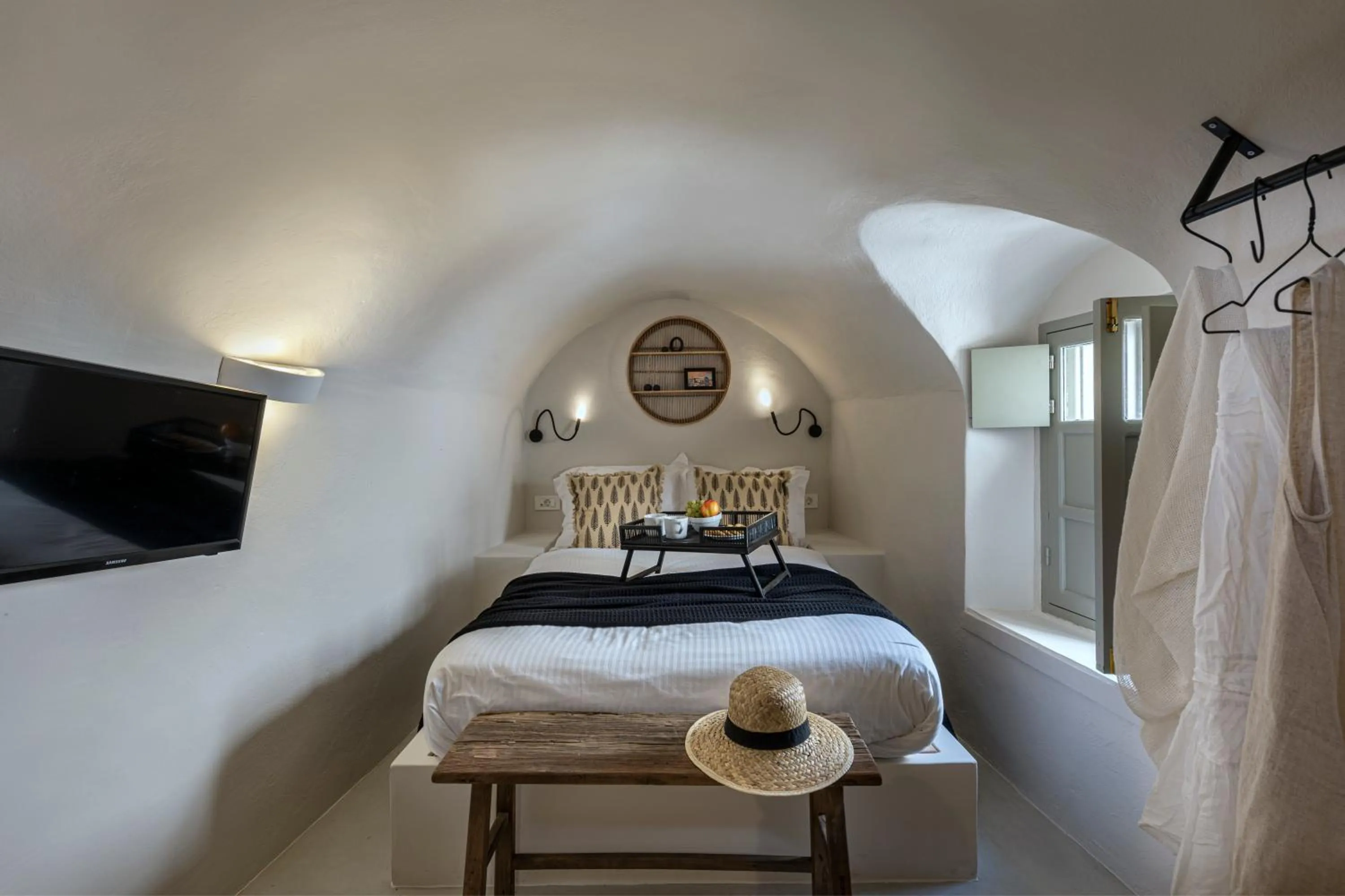 Bedroom, Bed in Caldera Houses Oia