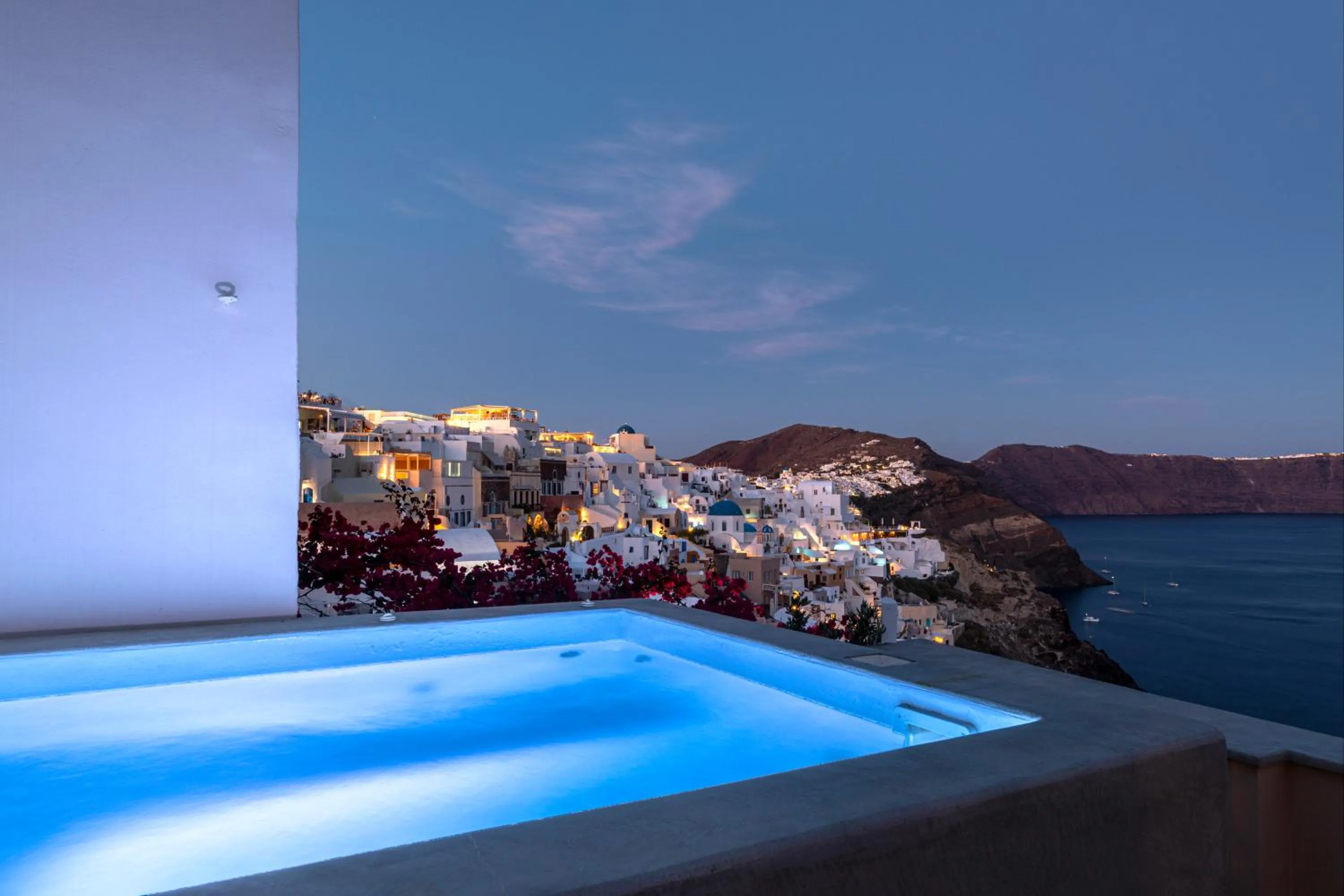 Hot Tub in Caldera Houses Oia
