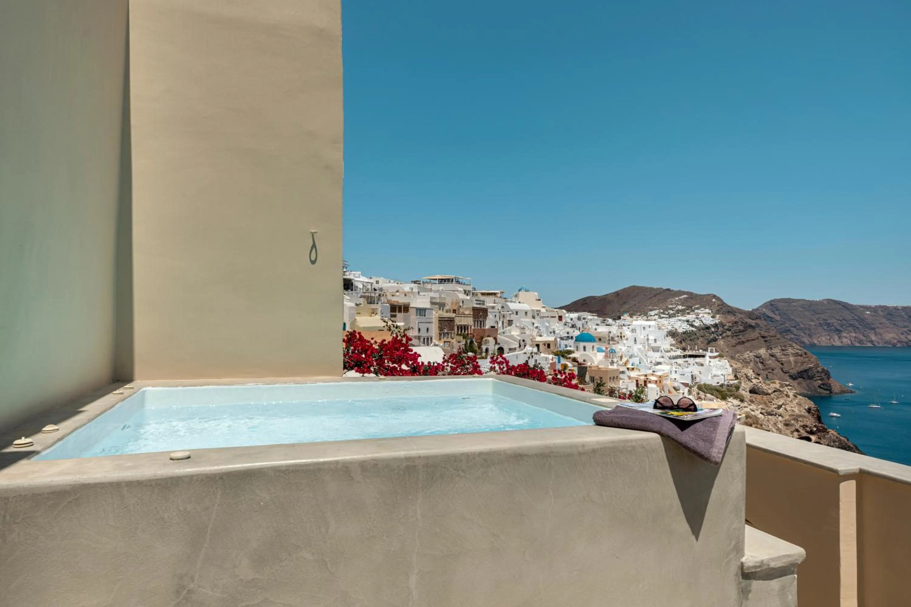 Hot Tub in Caldera Houses Oia