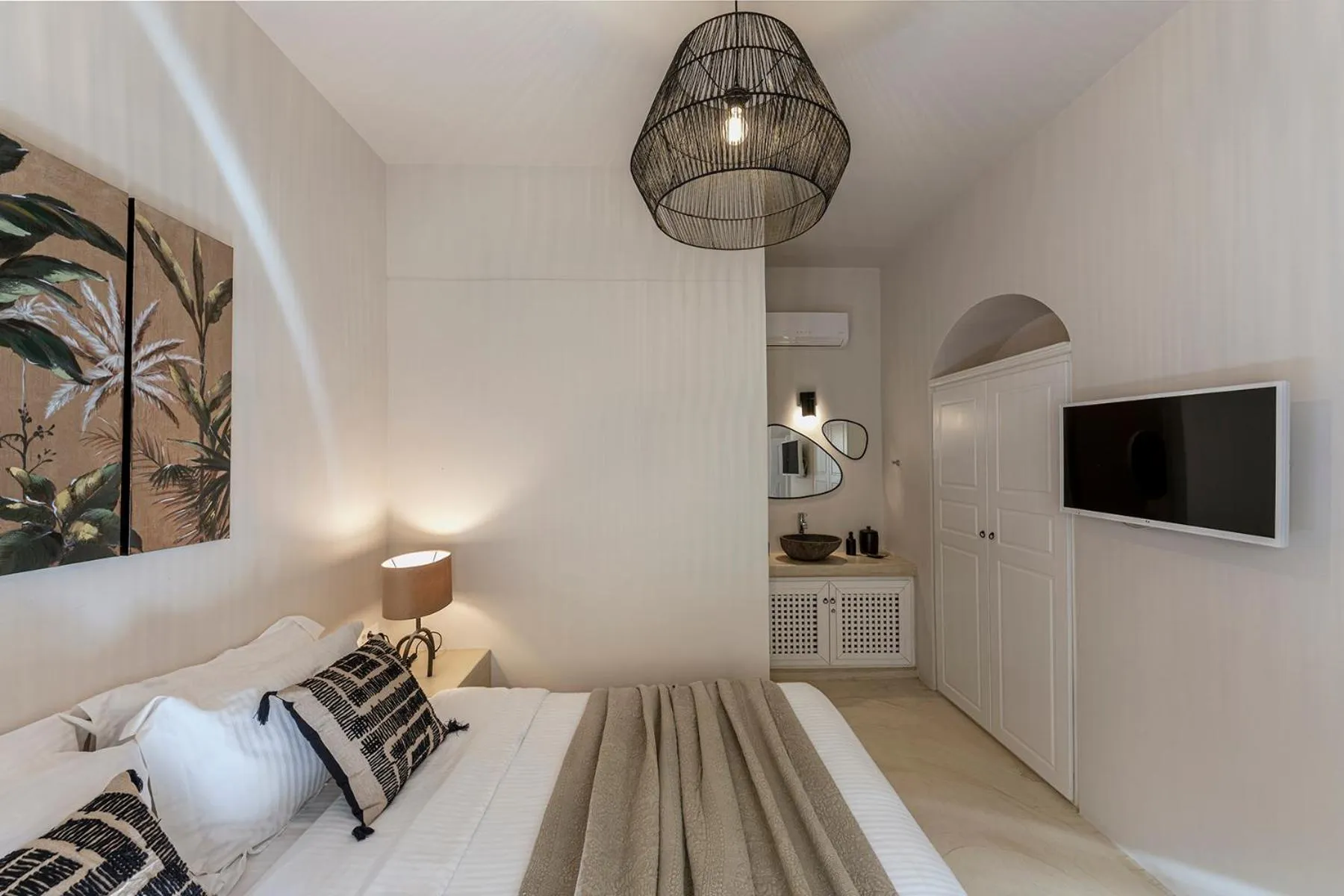 Bedroom, Bed in Caldera Houses Oia