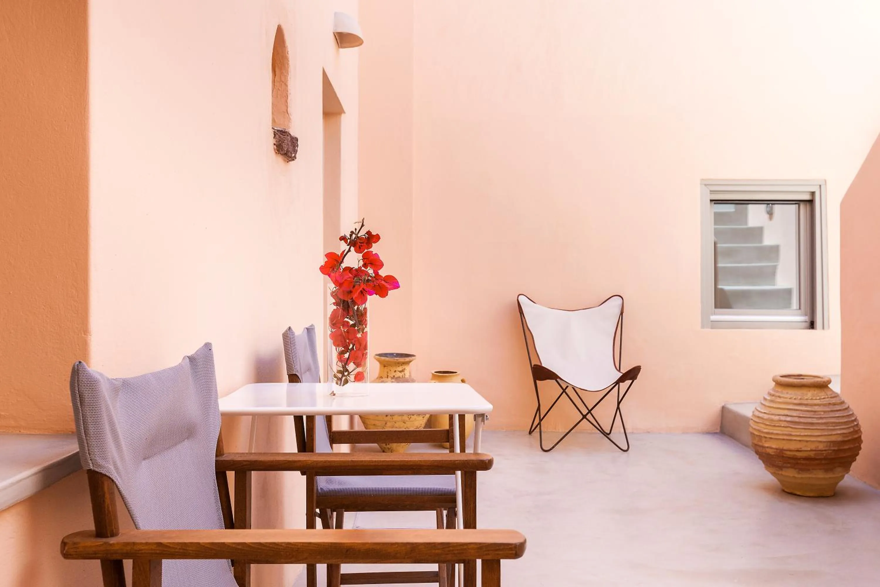 Inner courtyard view in Caldera Houses Oia