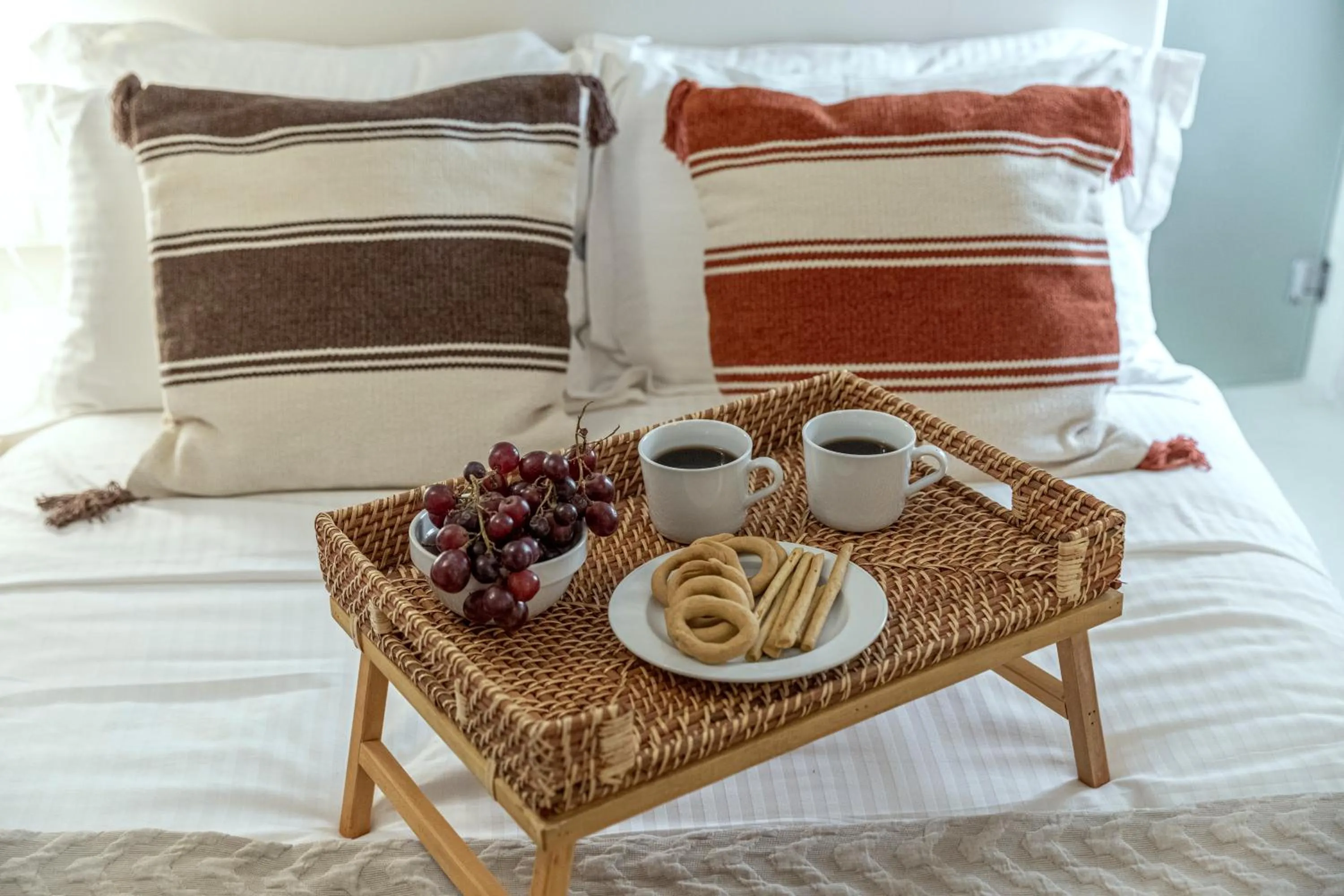 Food, Bed in Caldera Houses Oia