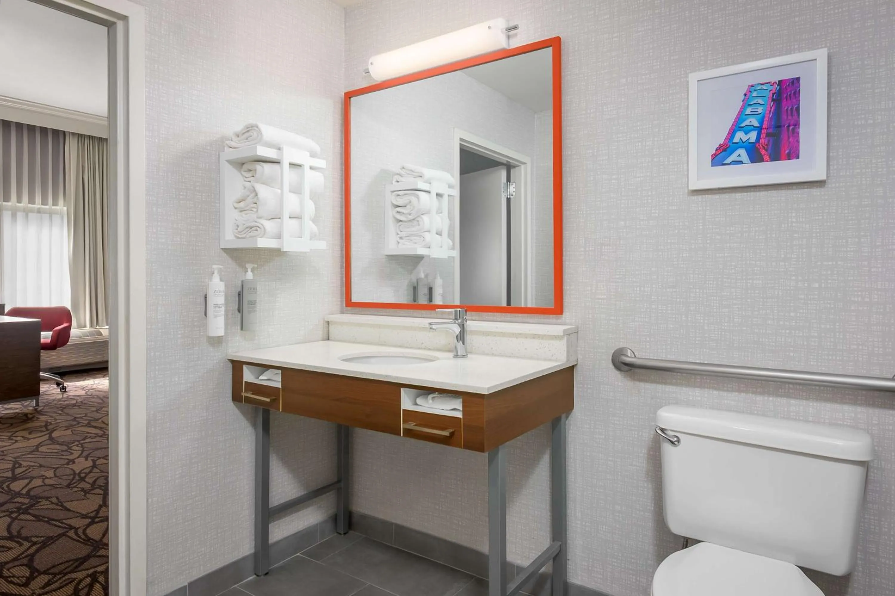 Bathroom in Hampton Inn & Suites Birmingham-Pelham - I-65