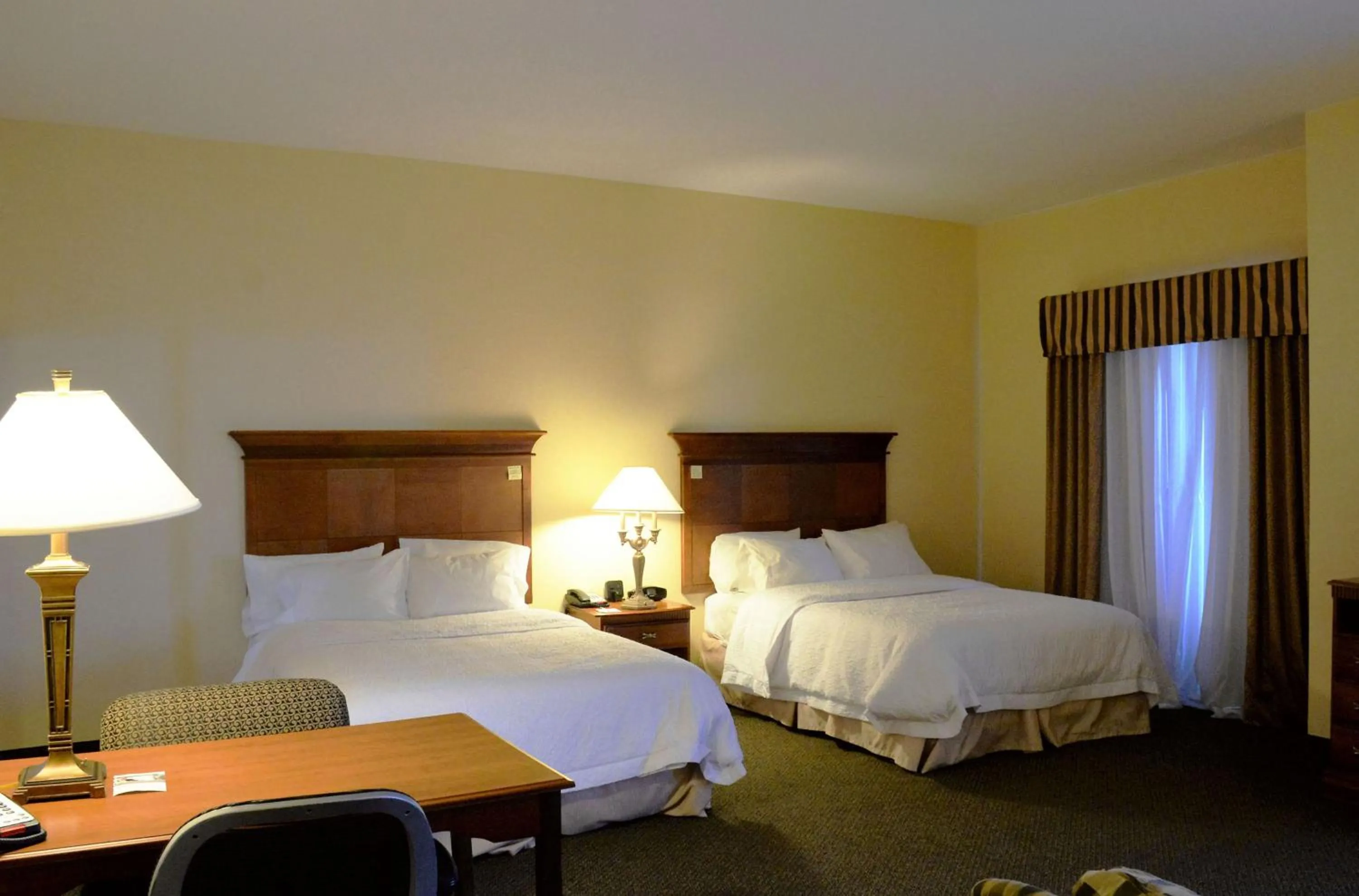 Bed in Hampton Inn & Suites Birmingham-Pelham - I-65