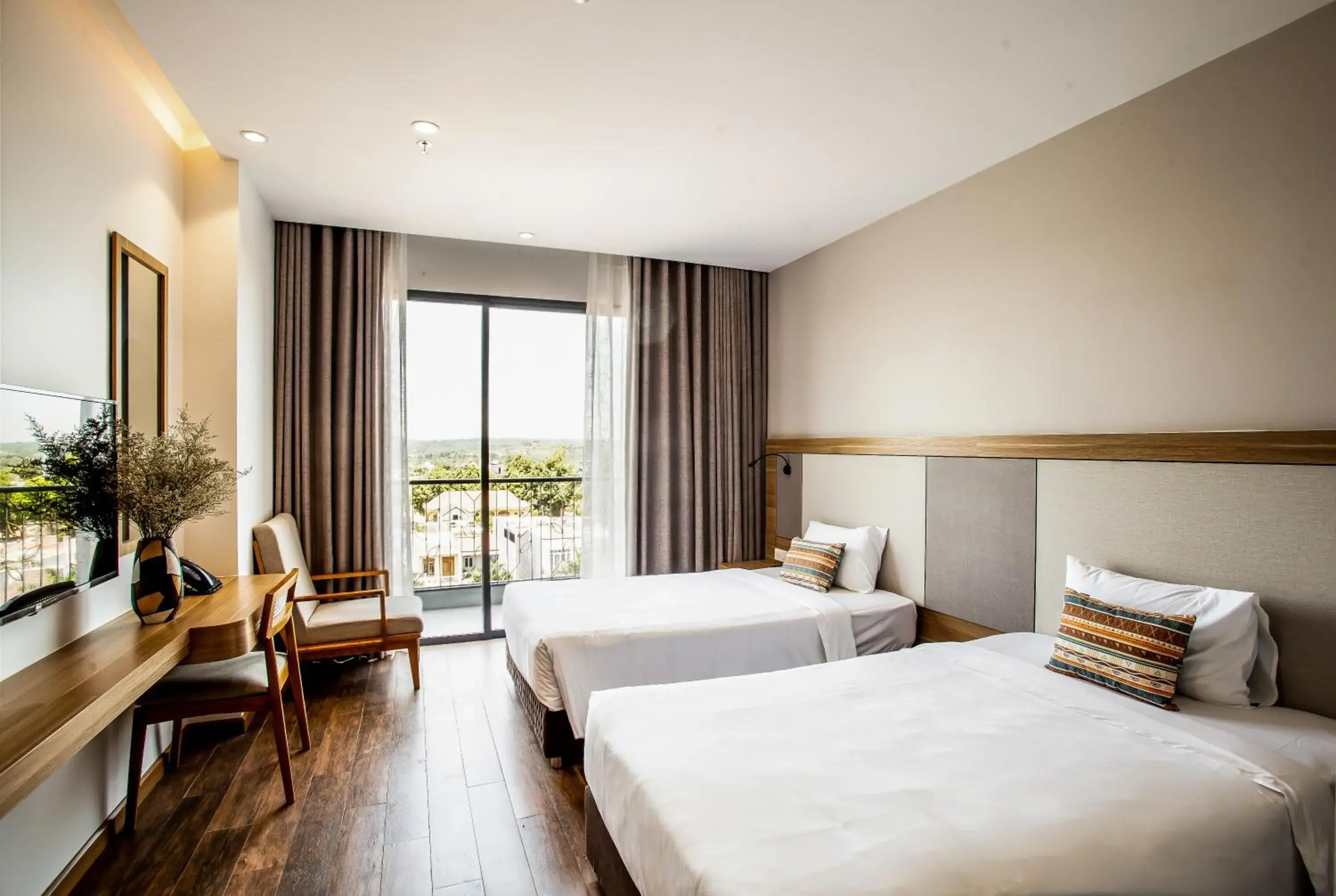 Deluxe Double or Twin Room with City View in Thanh Mai Hotel Deluxe Double or Twin Room with City View in Thanh Mai Hotel