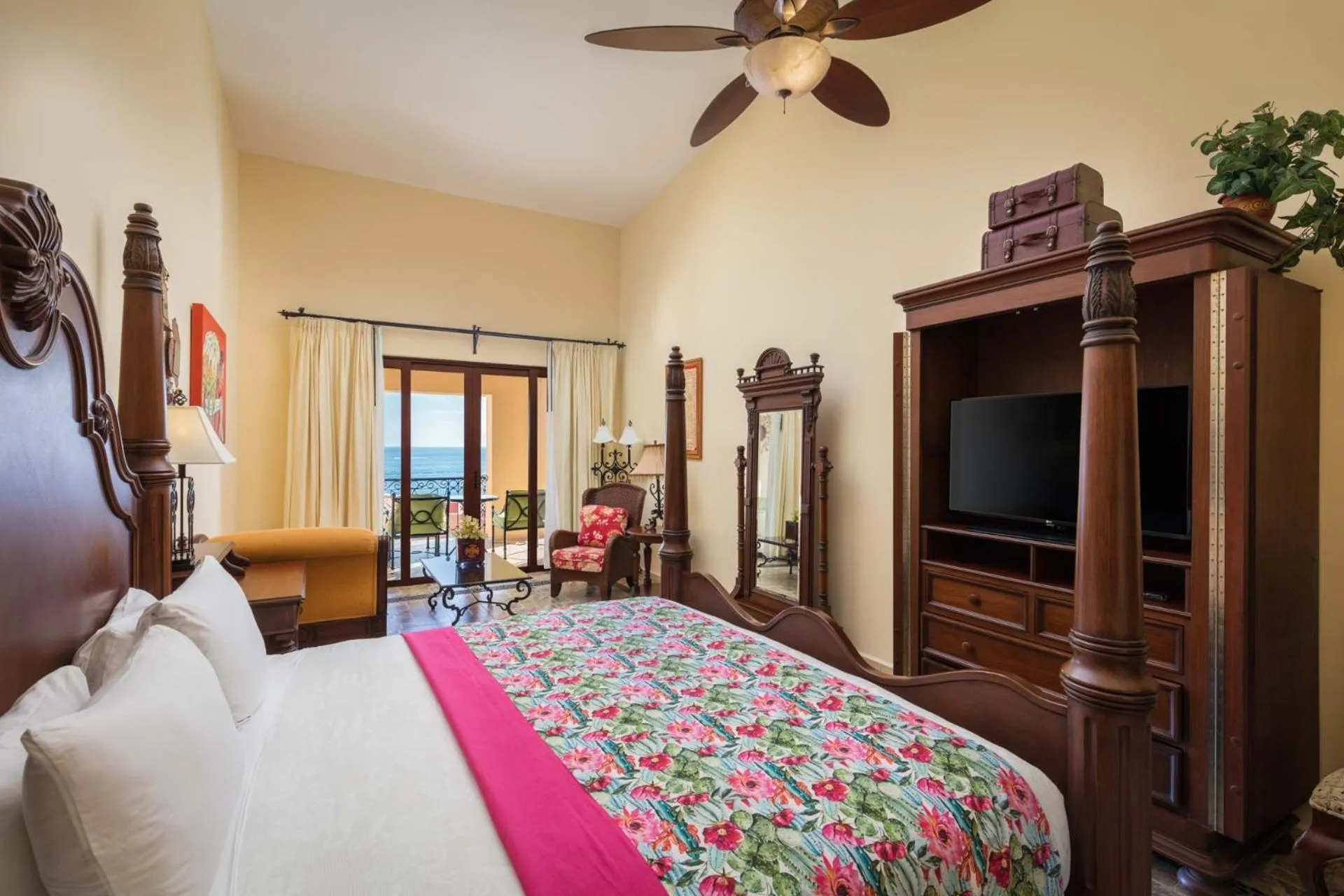 Bed in Hacienda Encantada Resort & Spa