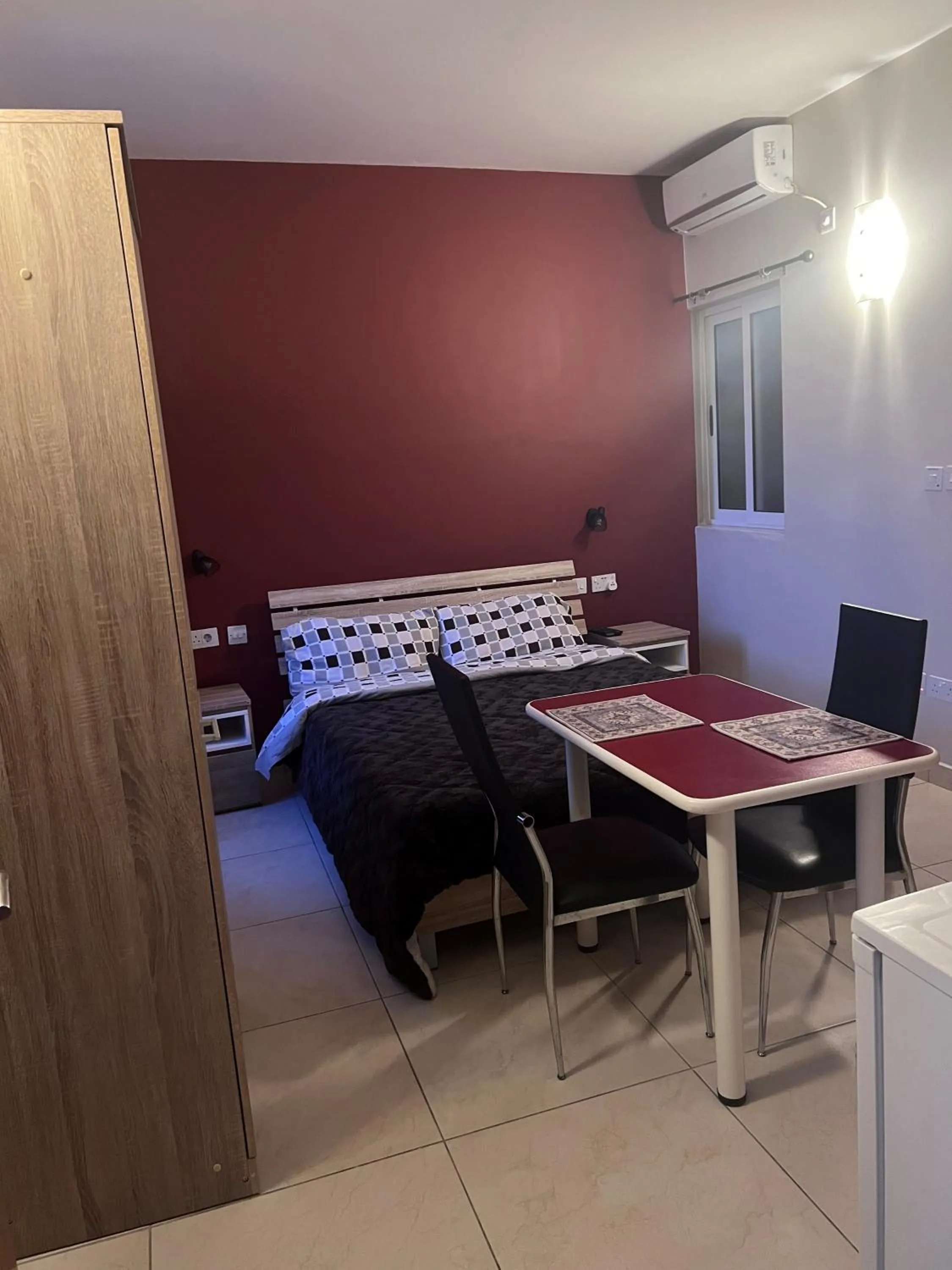 Bedroom in Twenty Antika