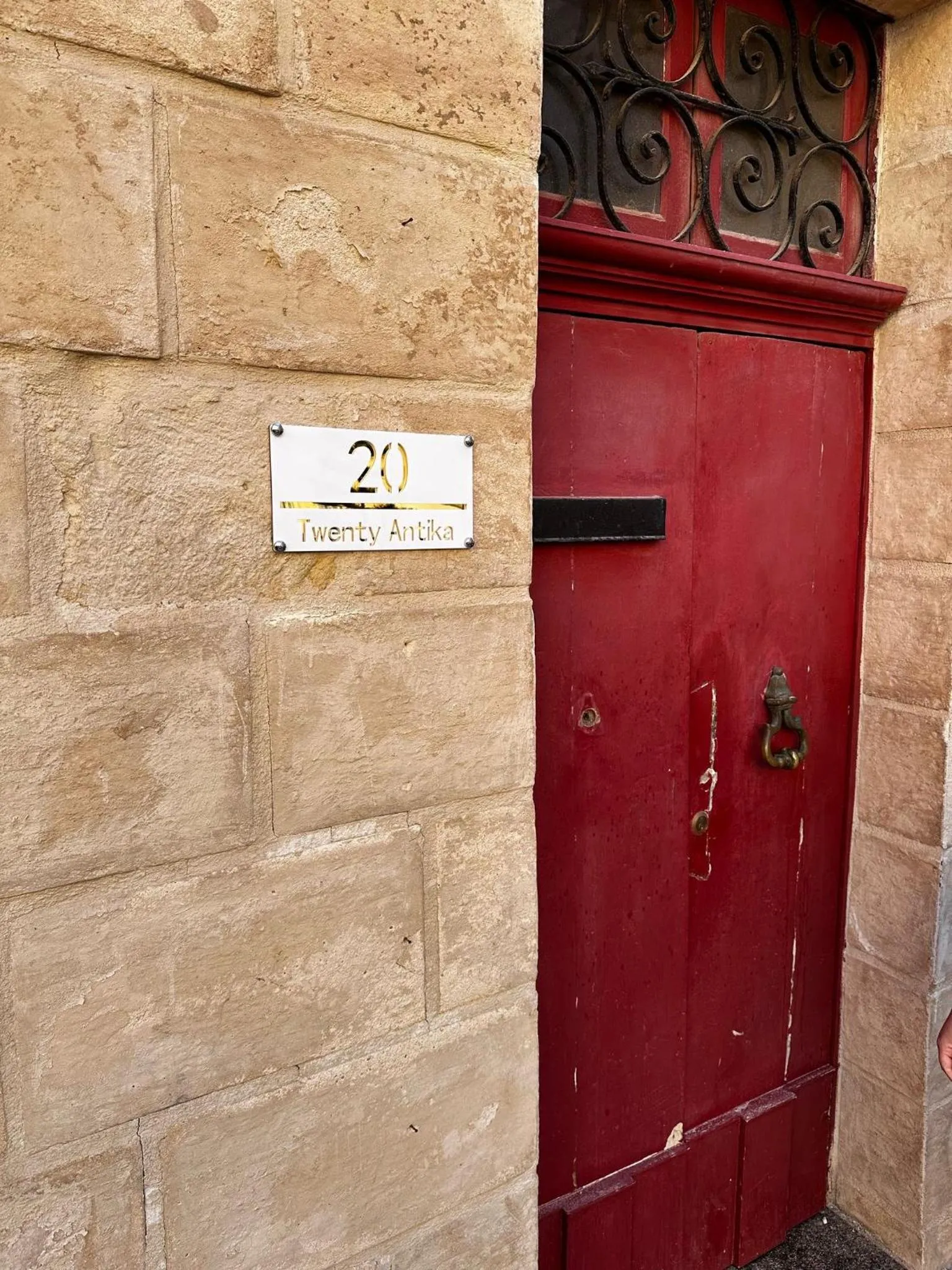 Facade/entrance in Twenty Antika