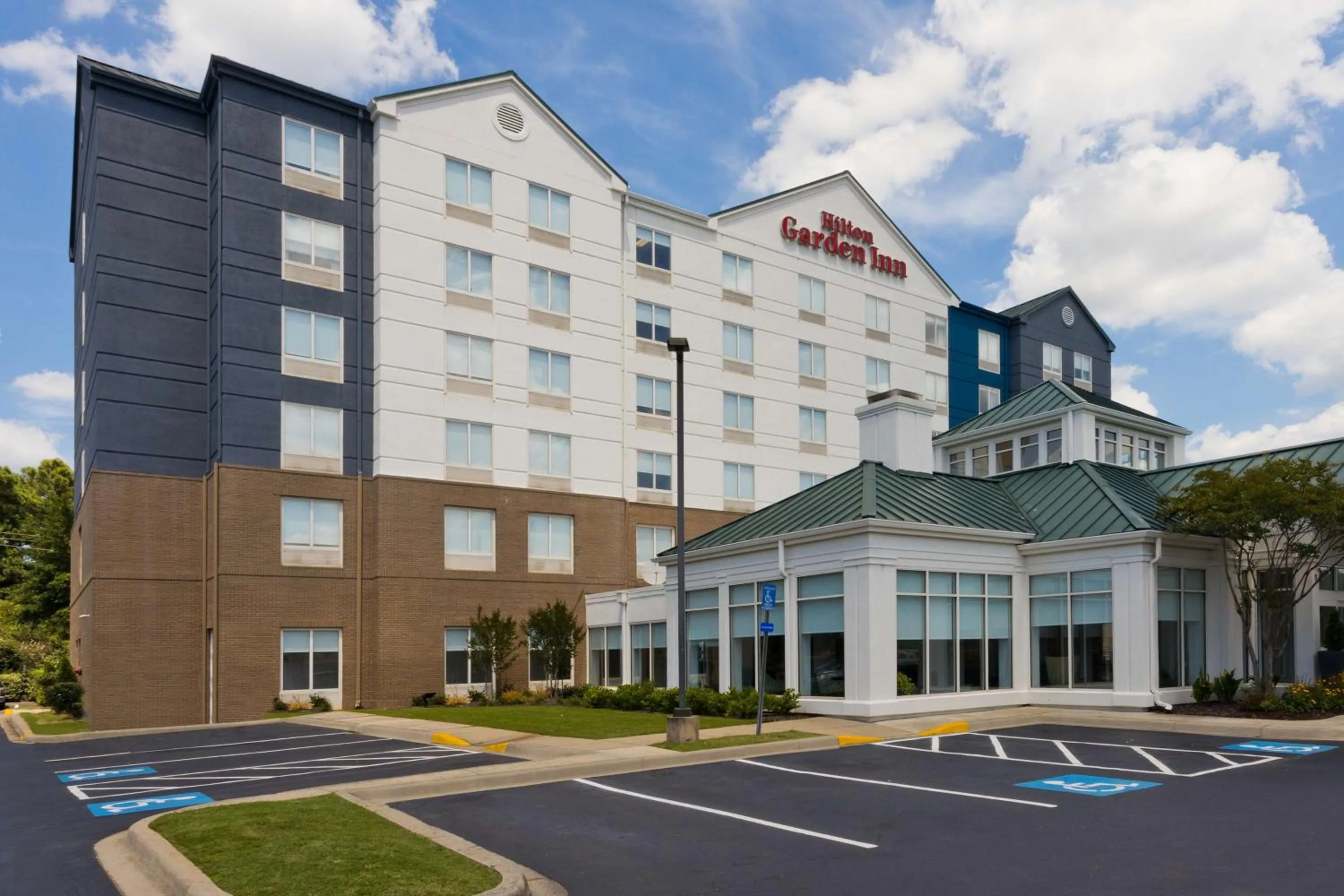 Property building in Hilton Garden Inn Birmingham/Lakeshore Drive