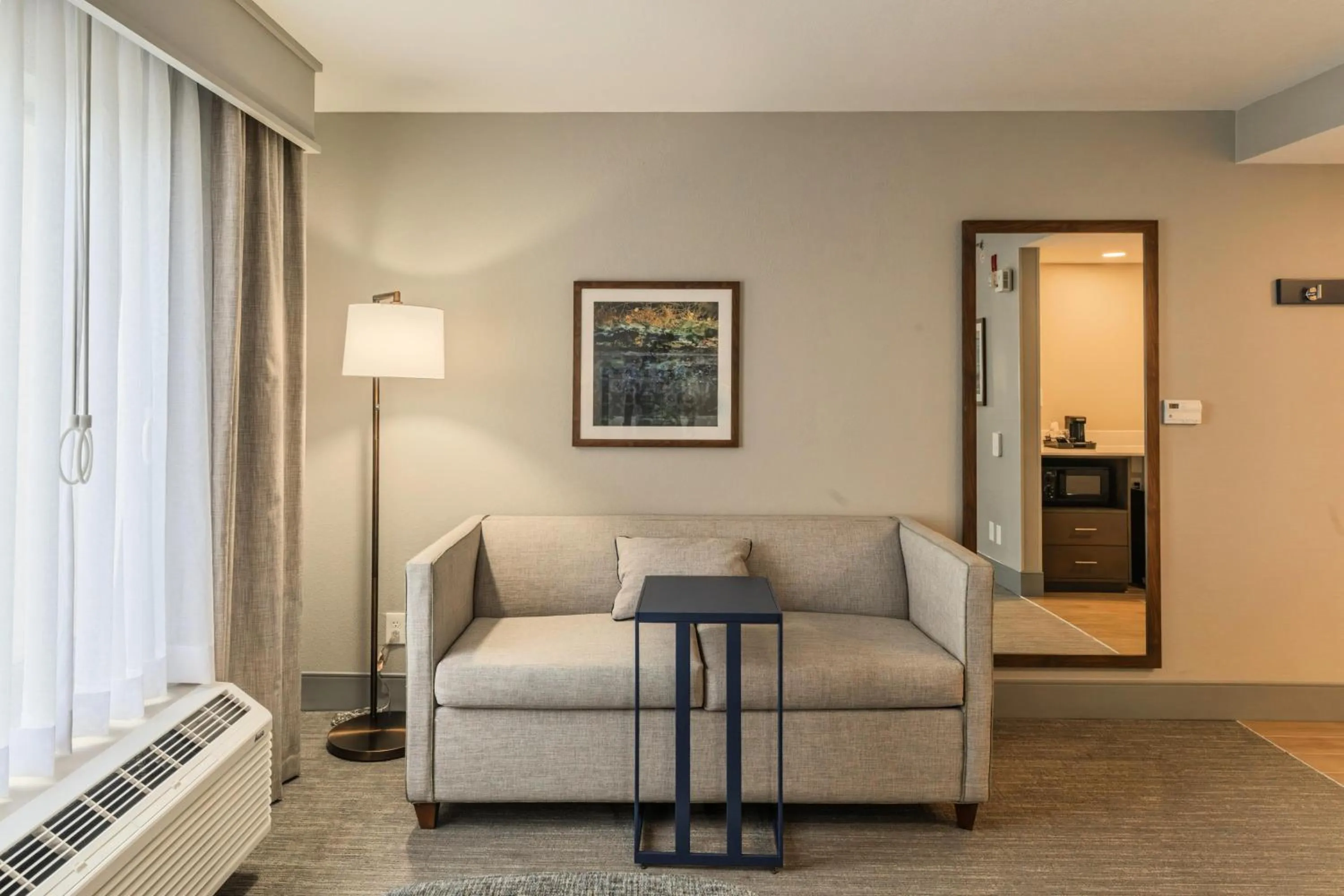 Living room in Hampton Inn Jasper, AL