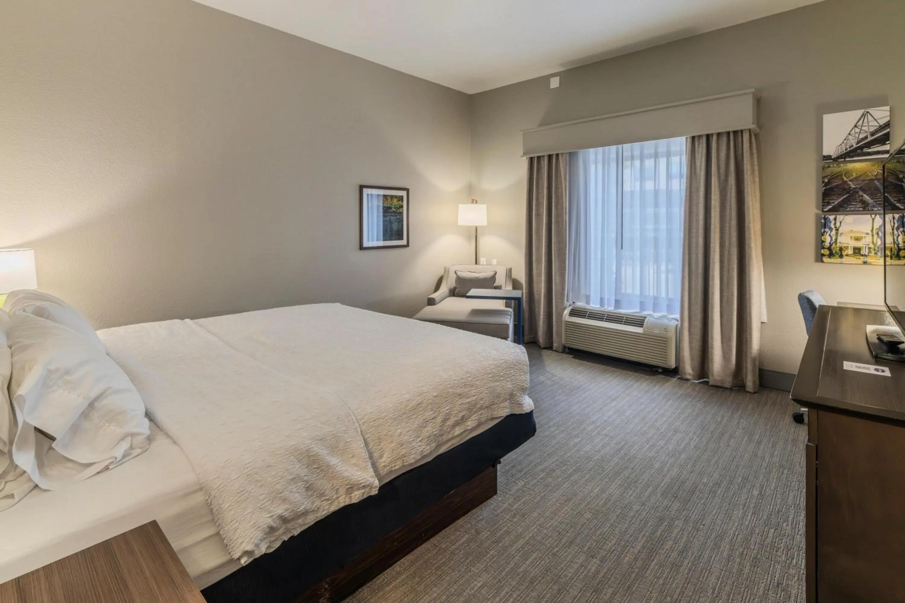 Bed in Hampton Inn Jasper, AL