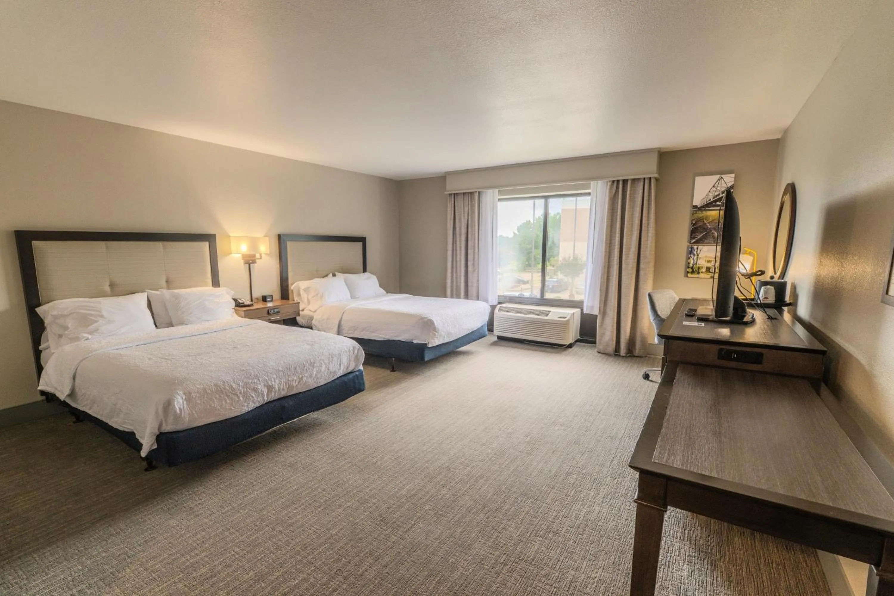 Bed in Hampton Inn Jasper, AL