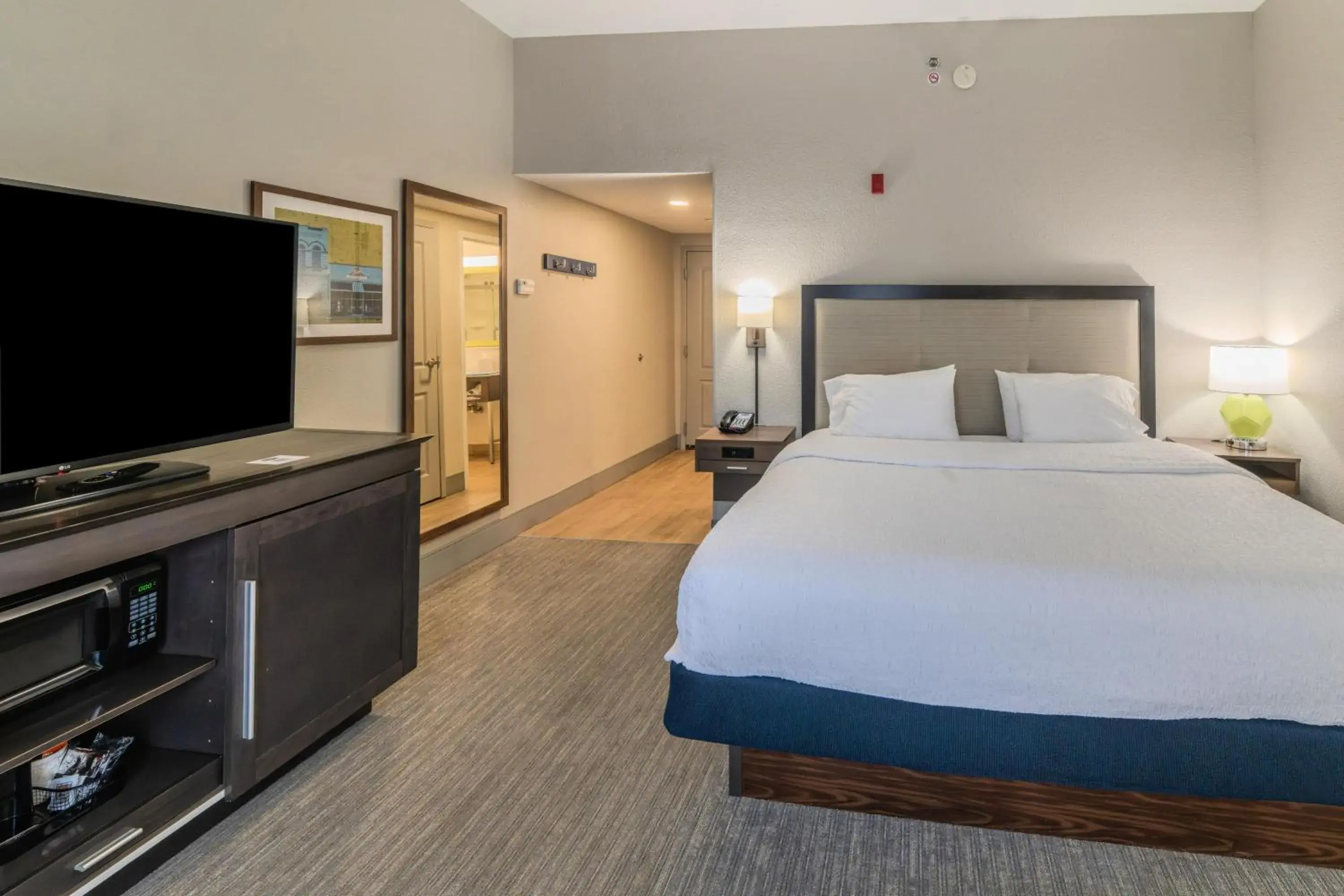 King Room with Sofa Bed and Study - Non-Smoking in Hampton Inn Jasper, AL King Room with Sofa Bed and Study - Non-Smoking in Hampton Inn Jasper, AL