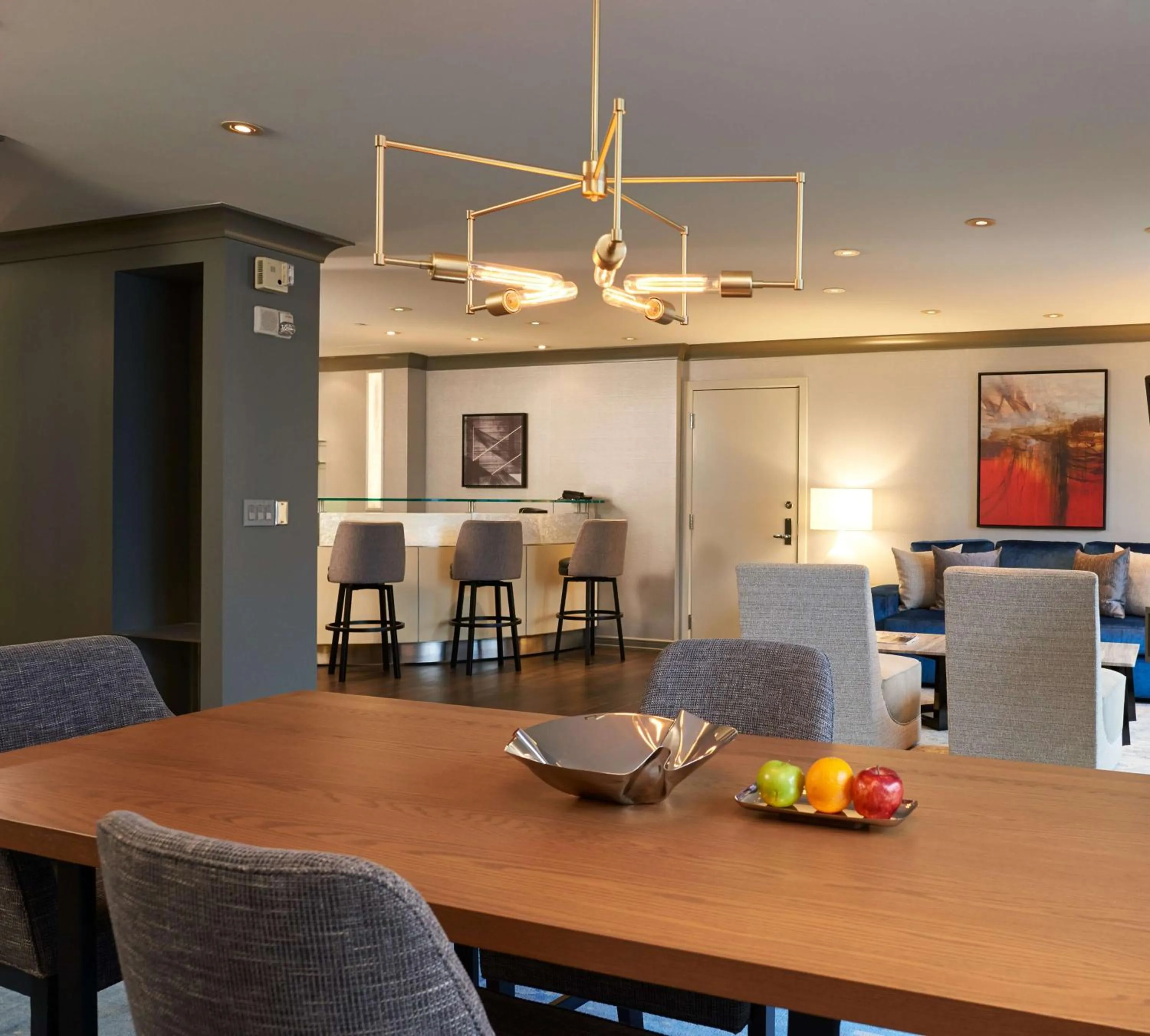 Living room in The Lofton Hotel Minneapolis, Tapestry Collection by Hilton