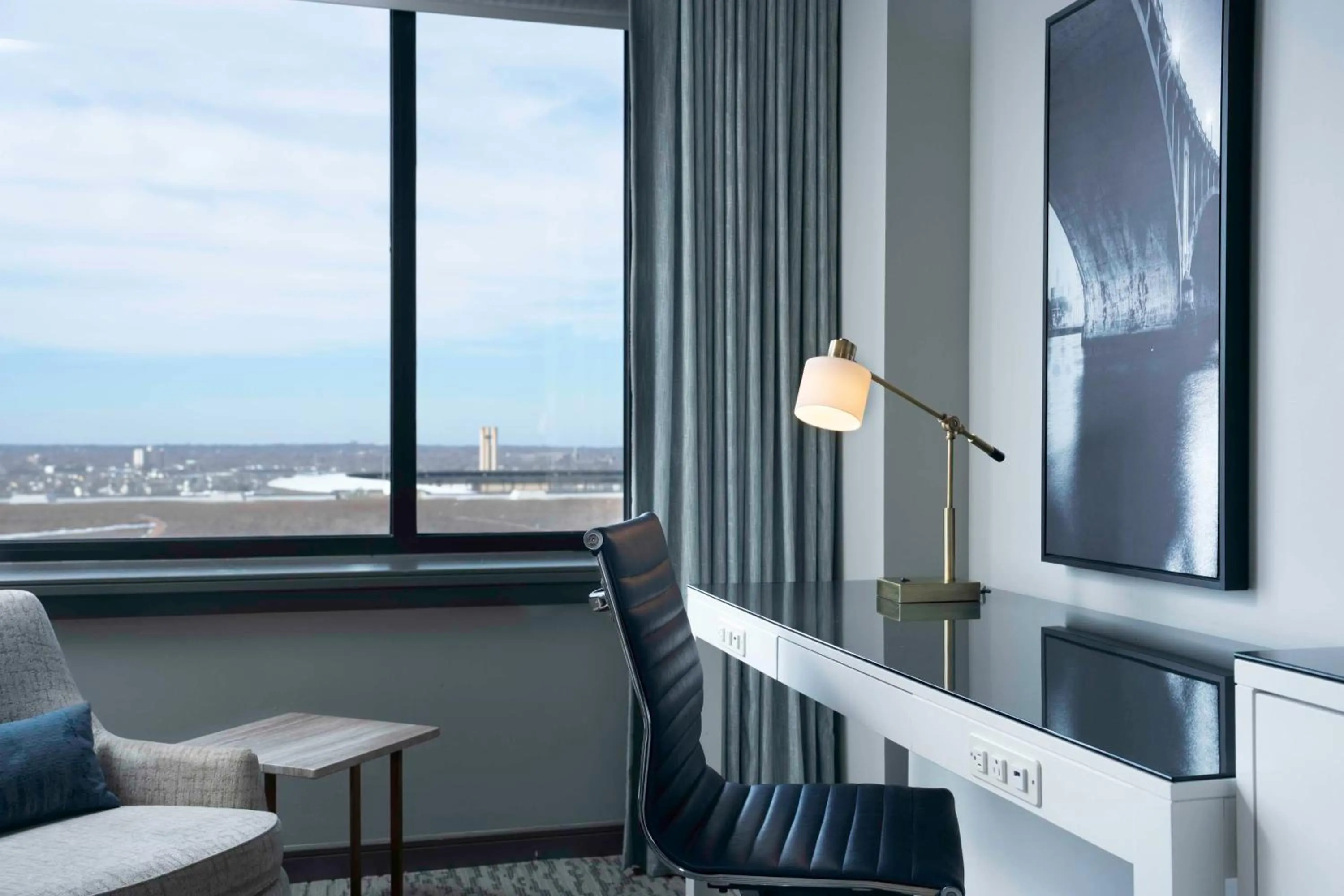Bedroom in The Lofton Hotel Minneapolis, Tapestry Collection by Hilton