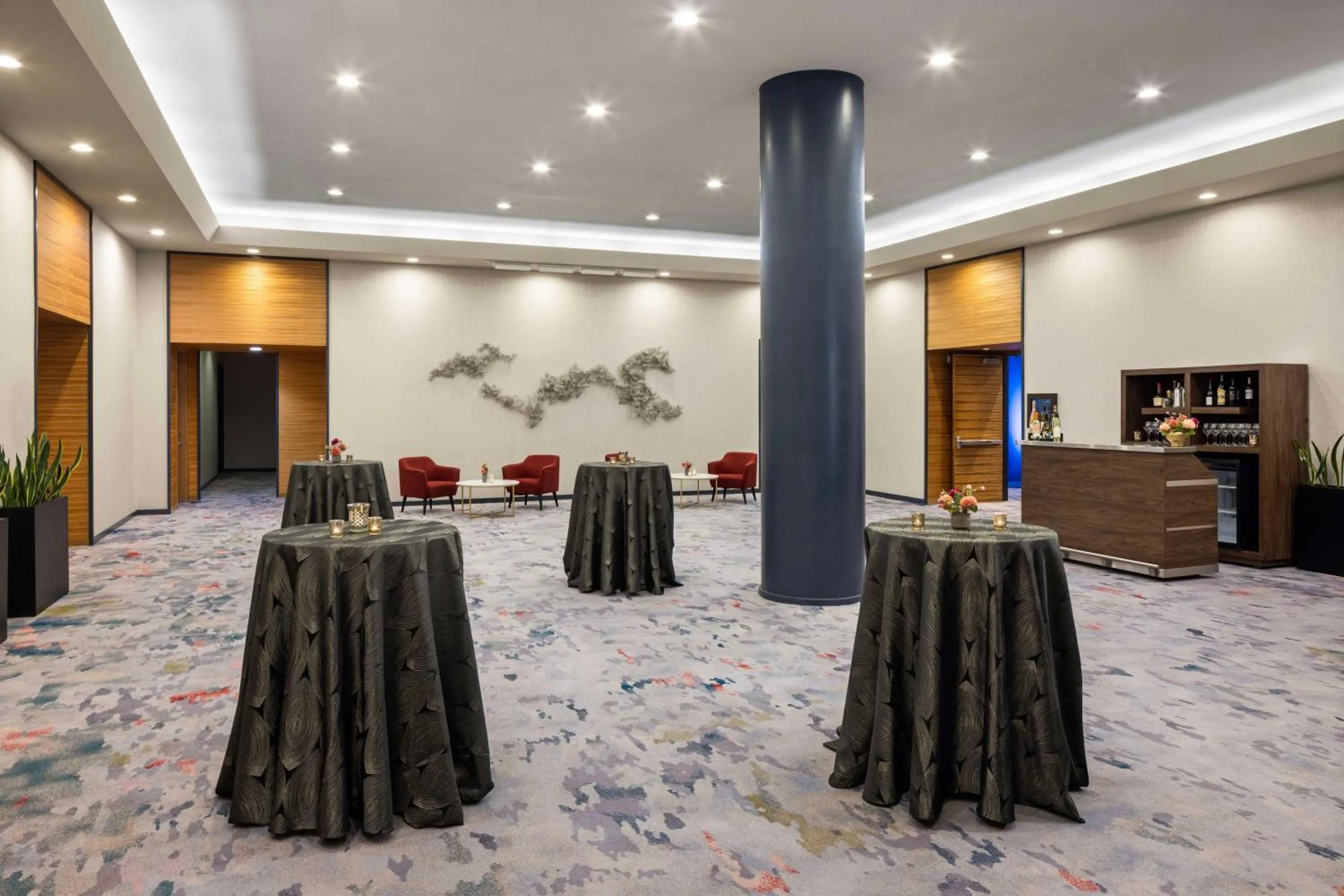 Meeting/conference room in The Lofton Hotel Minneapolis, Tapestry Collection by Hilton