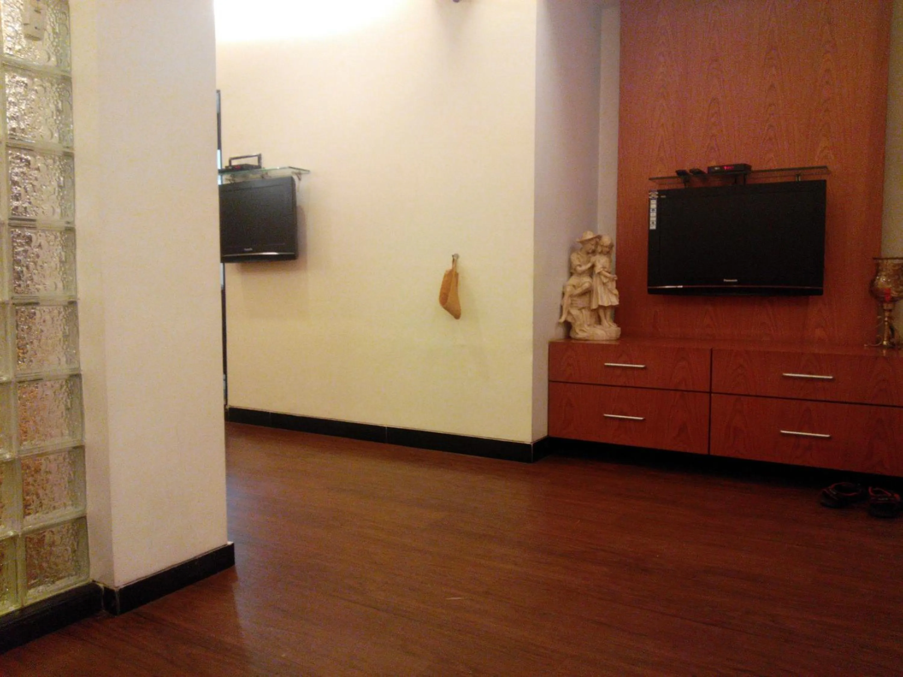 Living room in Hotel Metro Palace Bandra