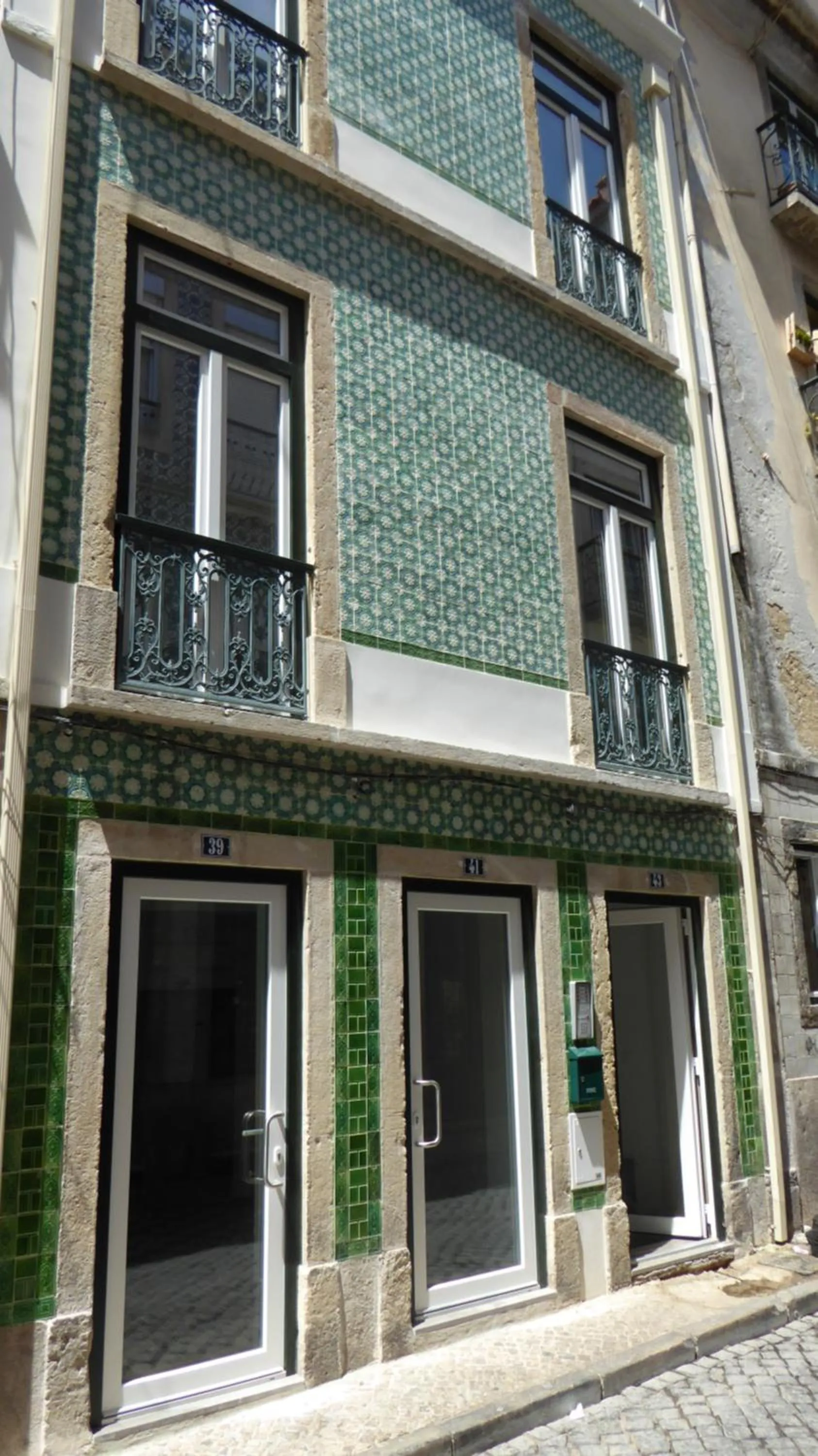 Facade/entrance in DoBairro suites at Bairro Alto