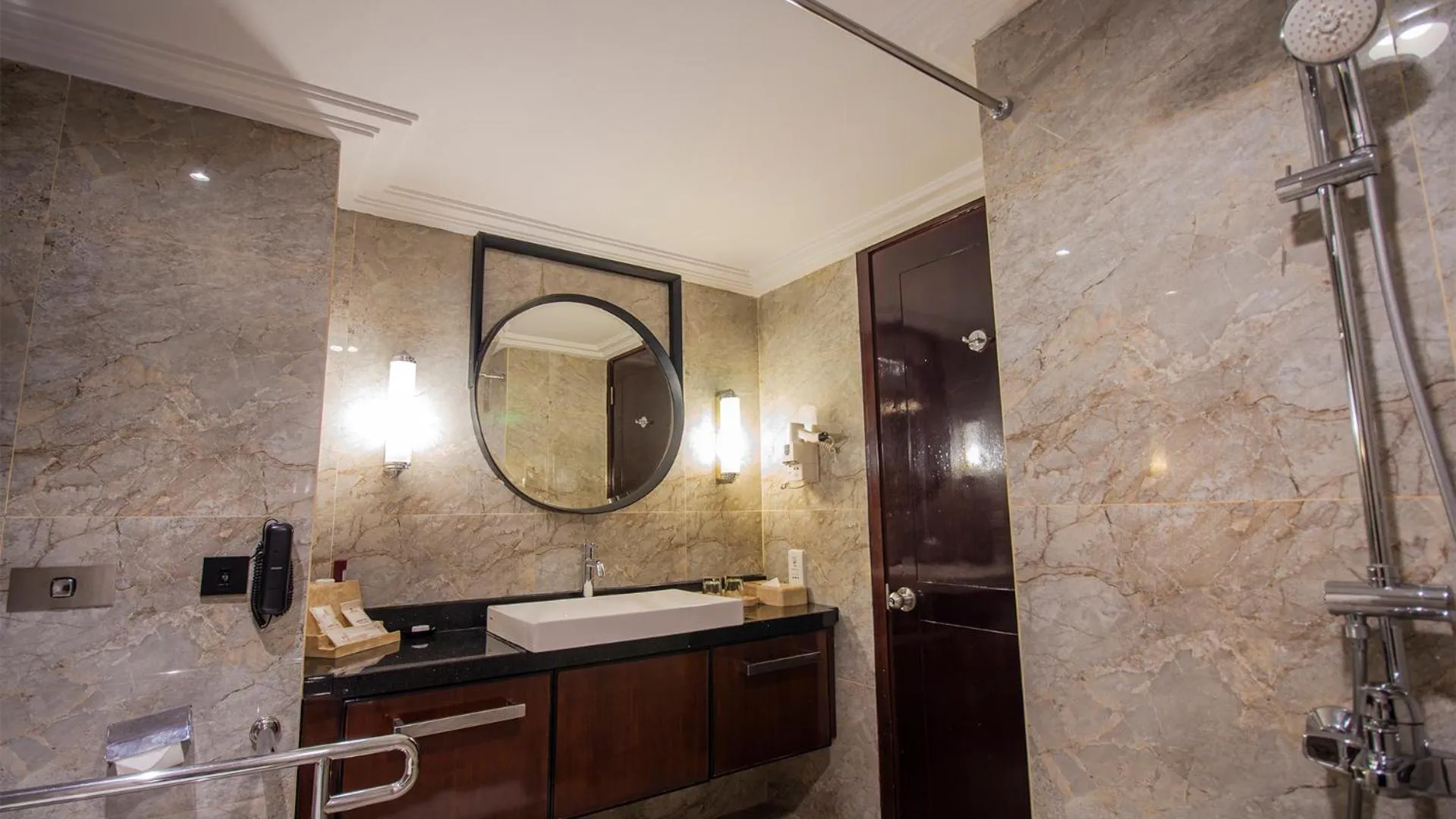 Redtop Hotel & Convention Center