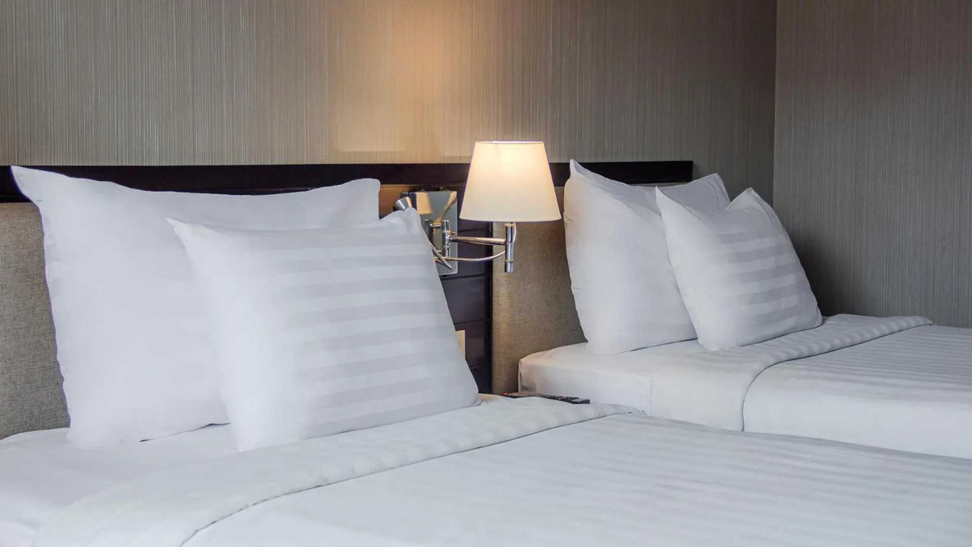 Bed in Redtop Hotel & Convention Center