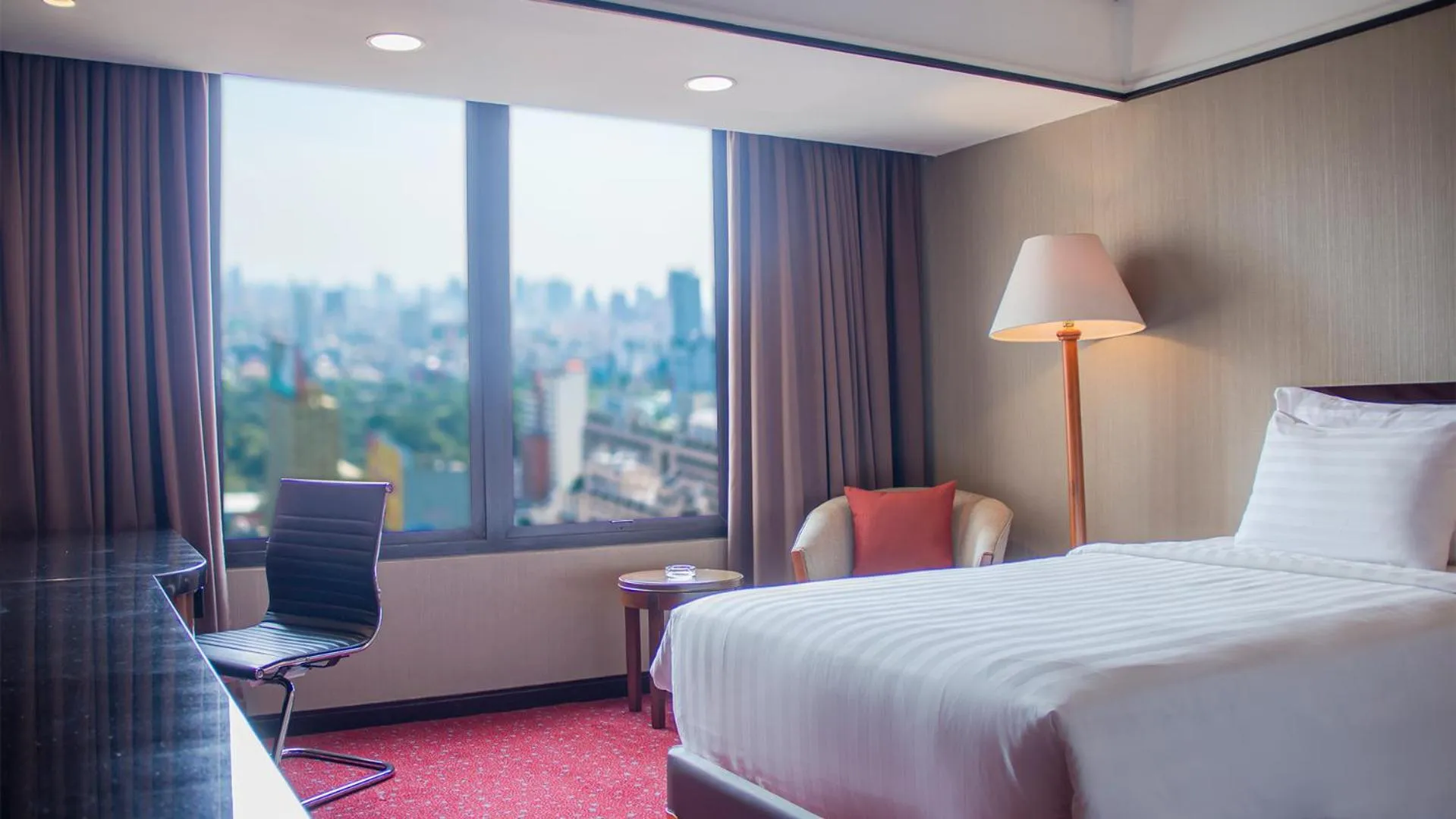 Bed in Redtop Hotel & Convention Center