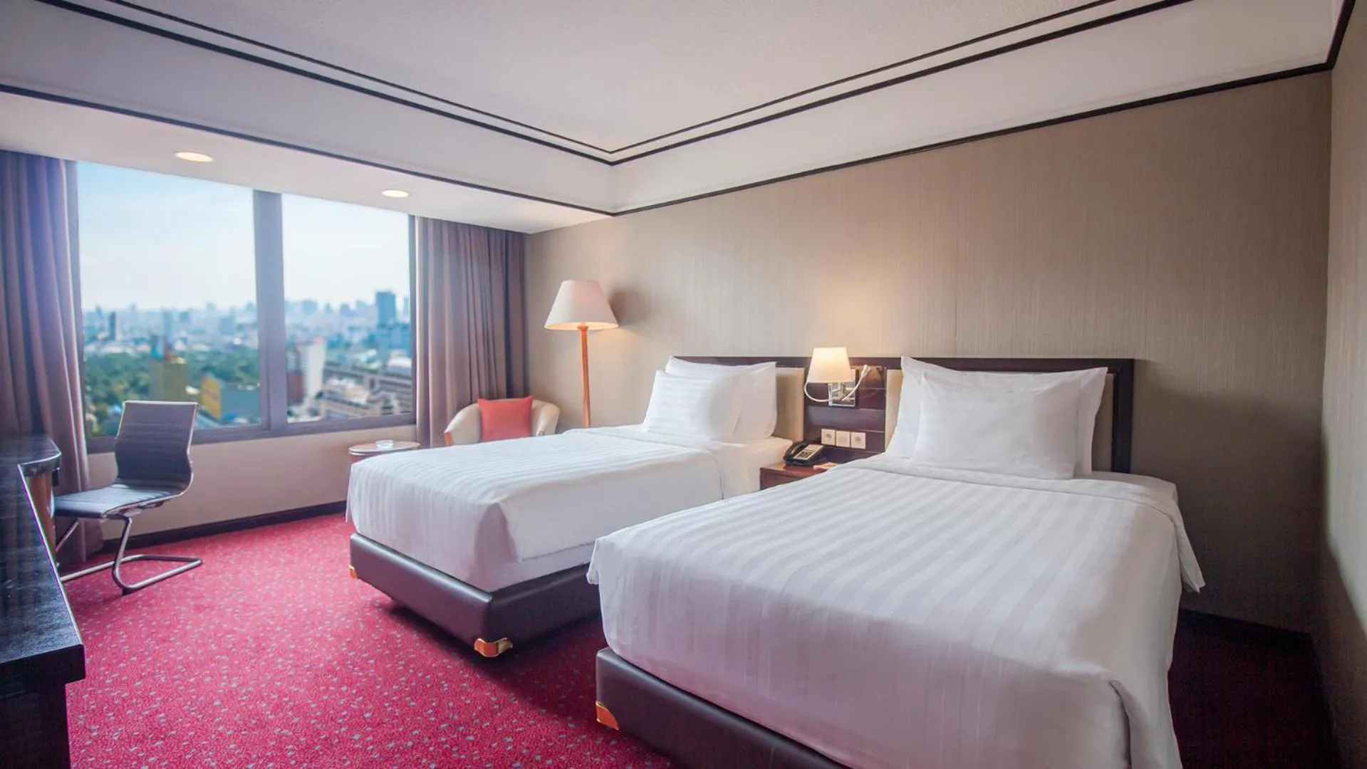 Bed in Redtop Hotel & Convention Center