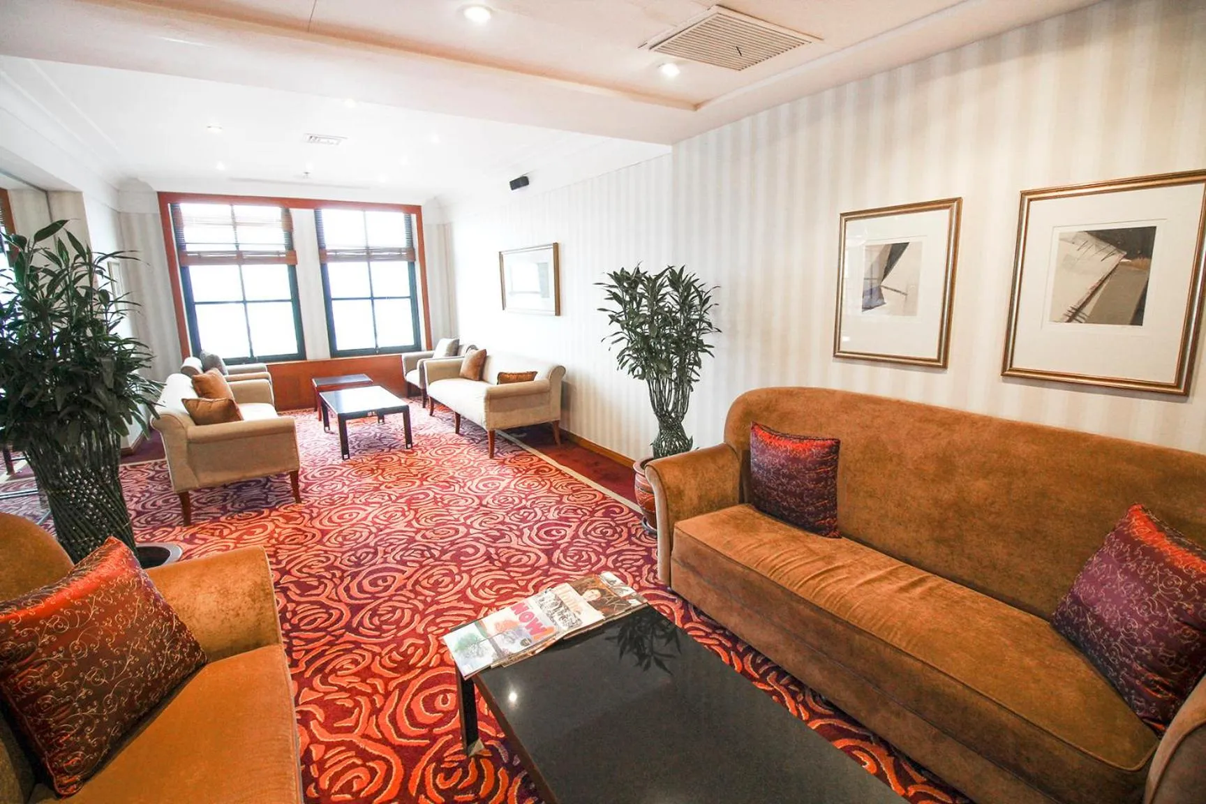 Lounge or bar in Redtop Hotel & Convention Center