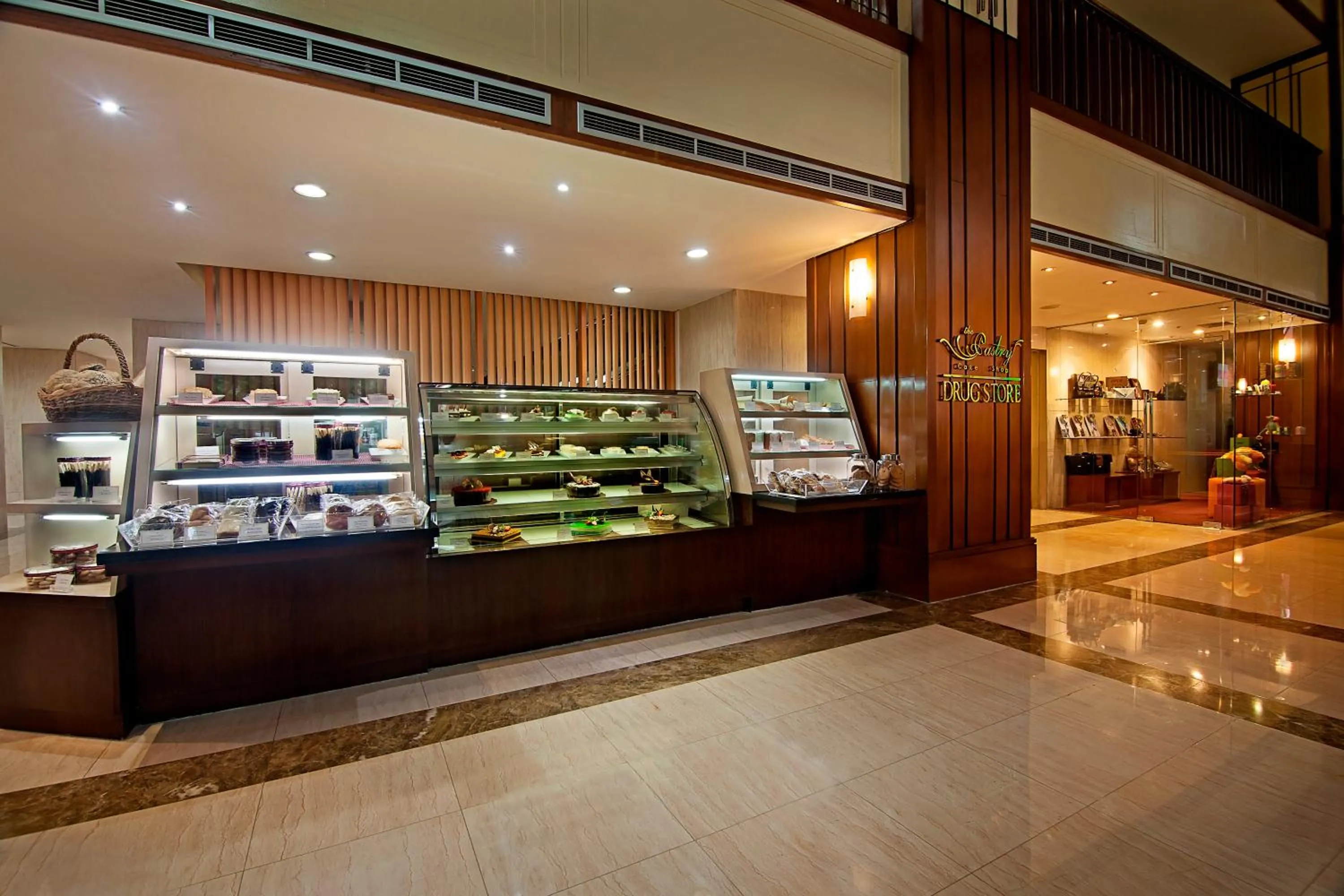 Lobby or reception in Redtop Hotel & Convention Center
