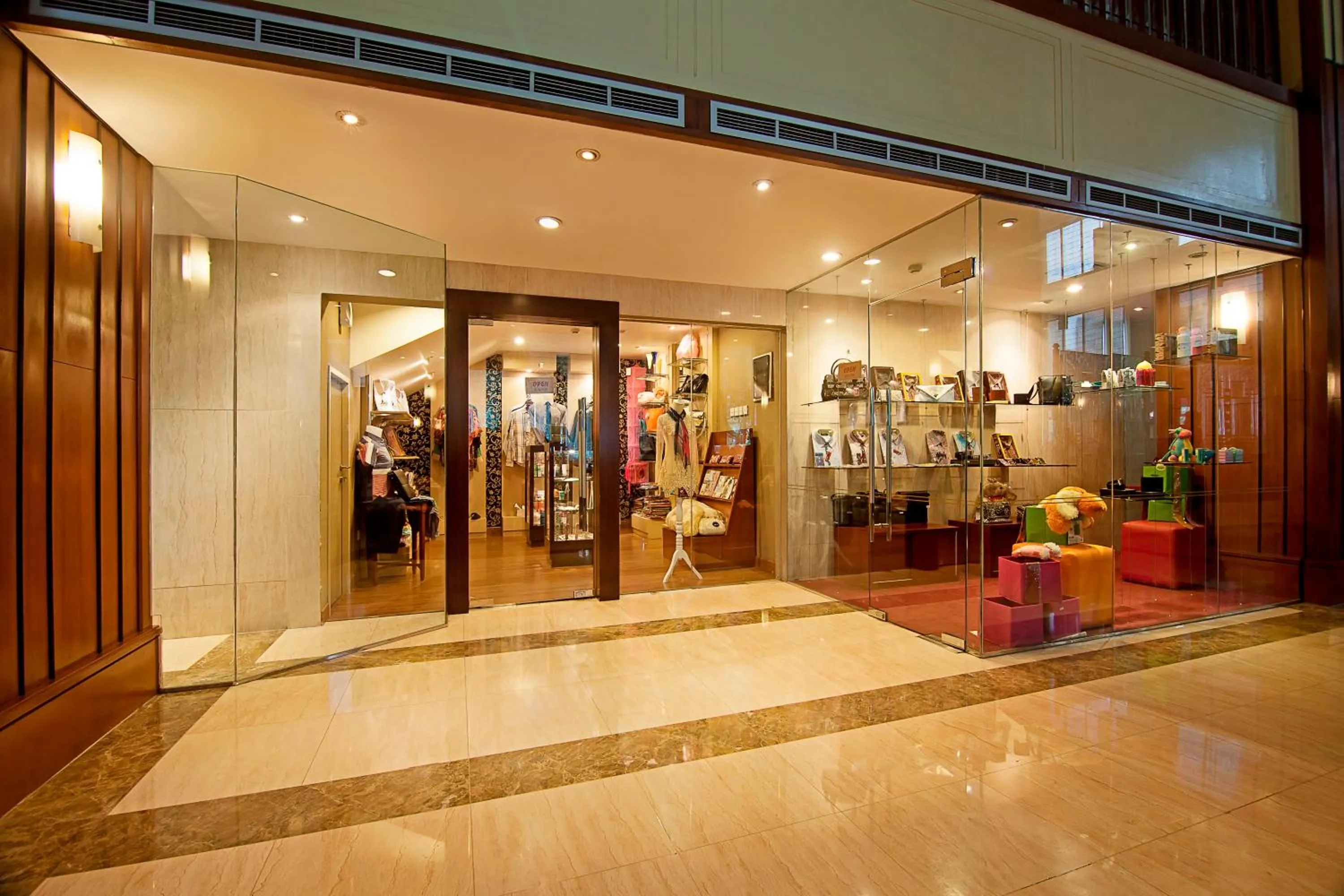 On-site shops in Redtop Hotel & Convention Center