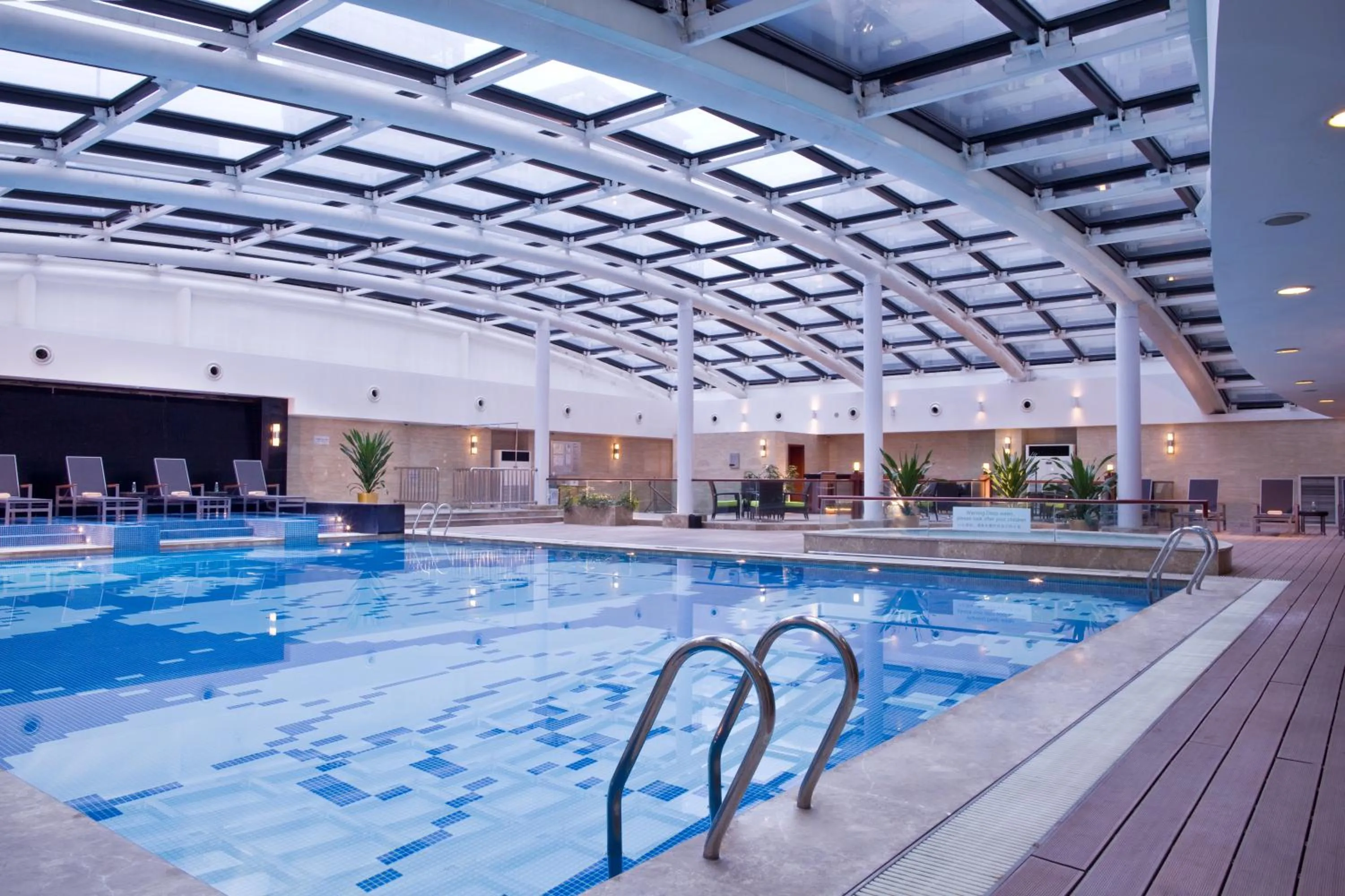 Swimming pool in Millennium Hotel Chengdu