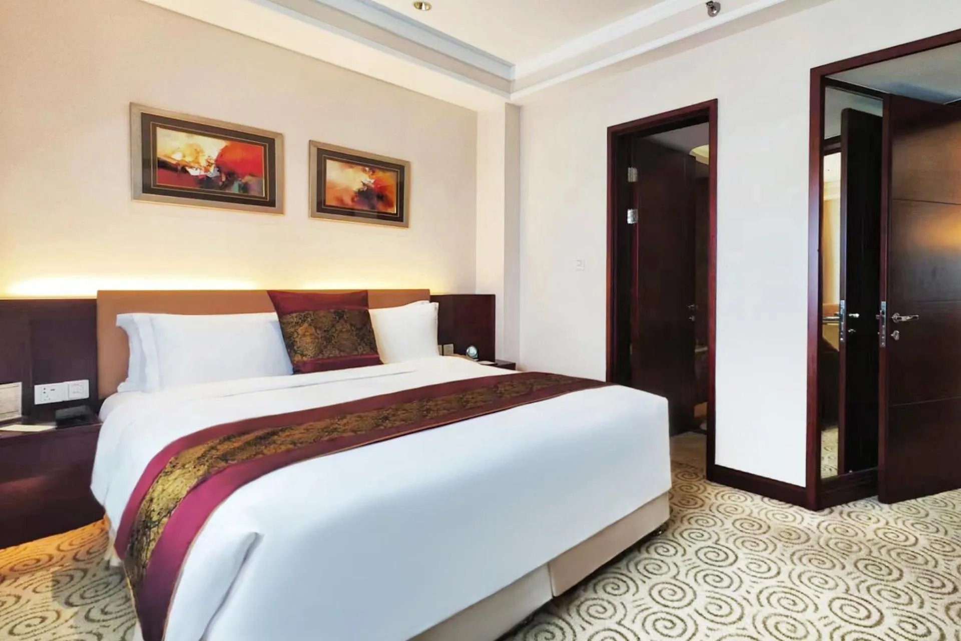 Bed in Millennium Hotel Chengdu