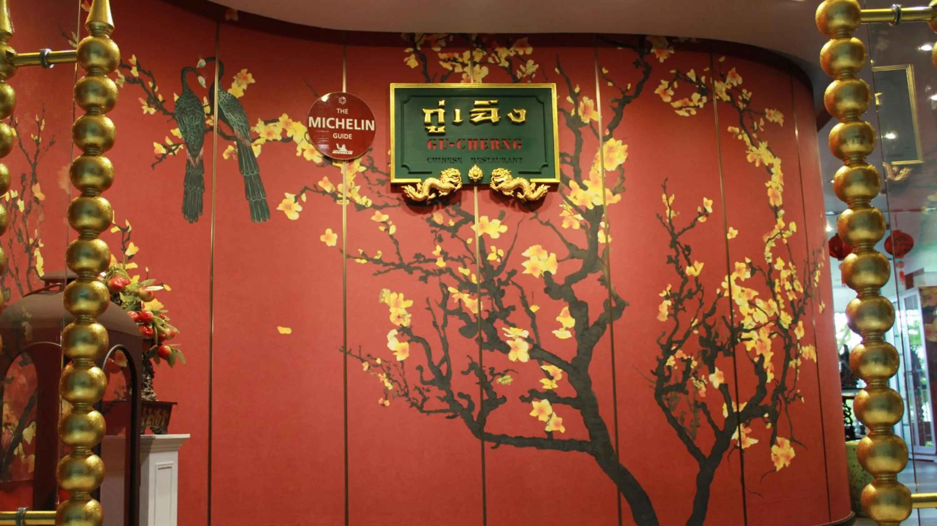 Restaurant/places to eat in Krungsri River Hotel