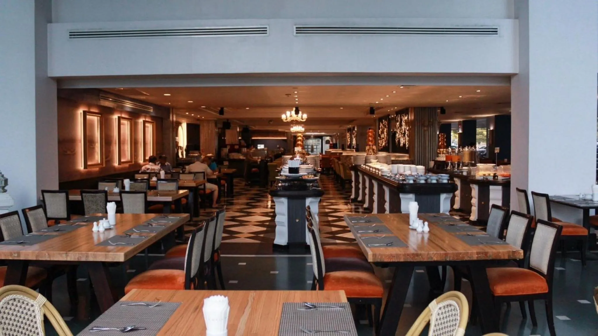 Restaurant/places to eat in Krungsri River Hotel