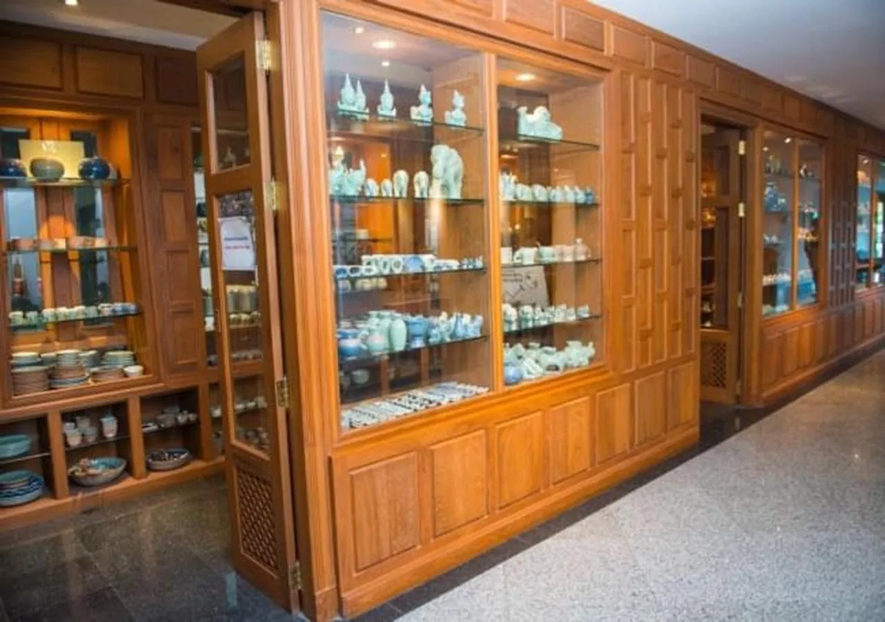 Shopping Area in Krungsri River Hotel