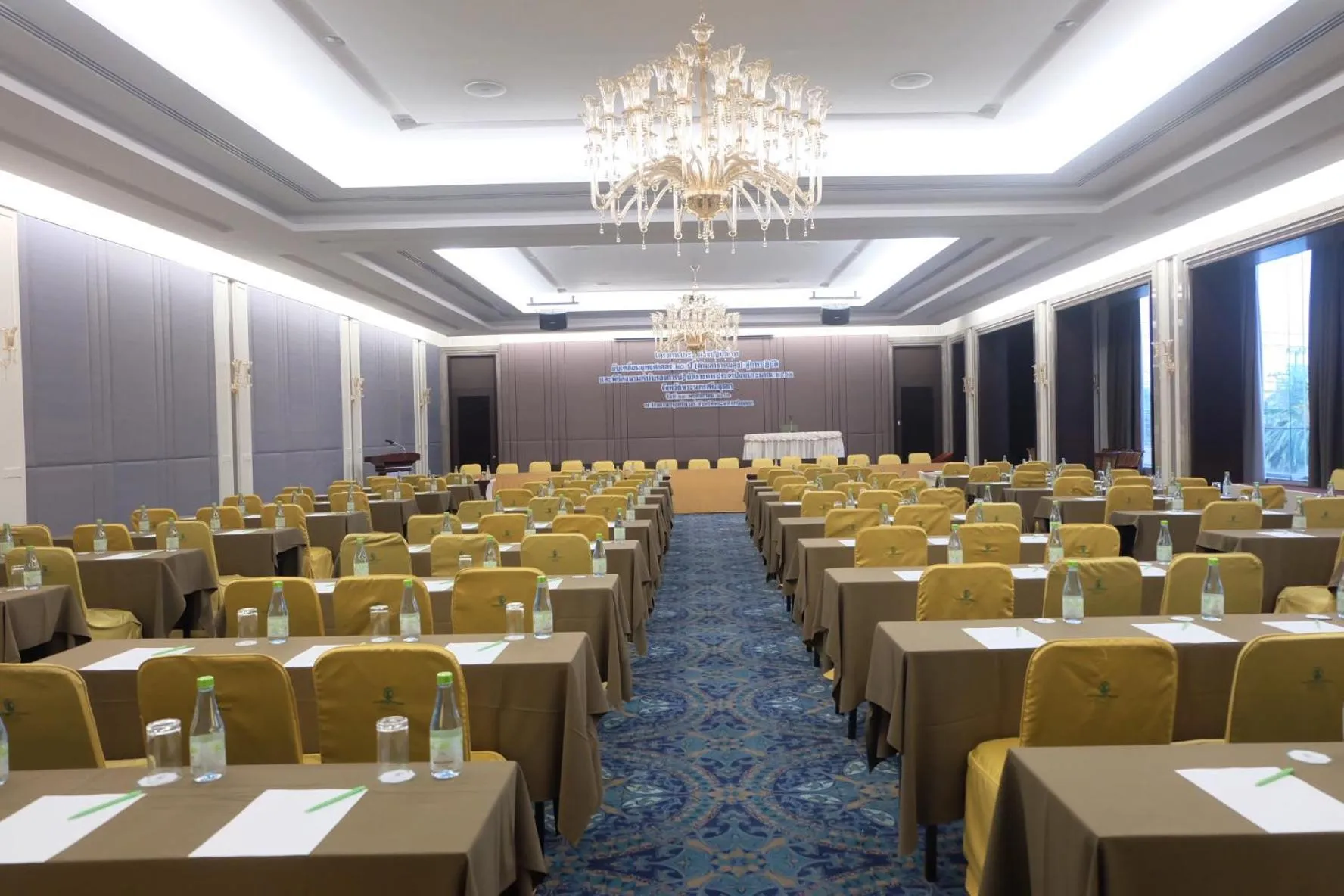 Restaurant/places to eat in Krungsri River Hotel